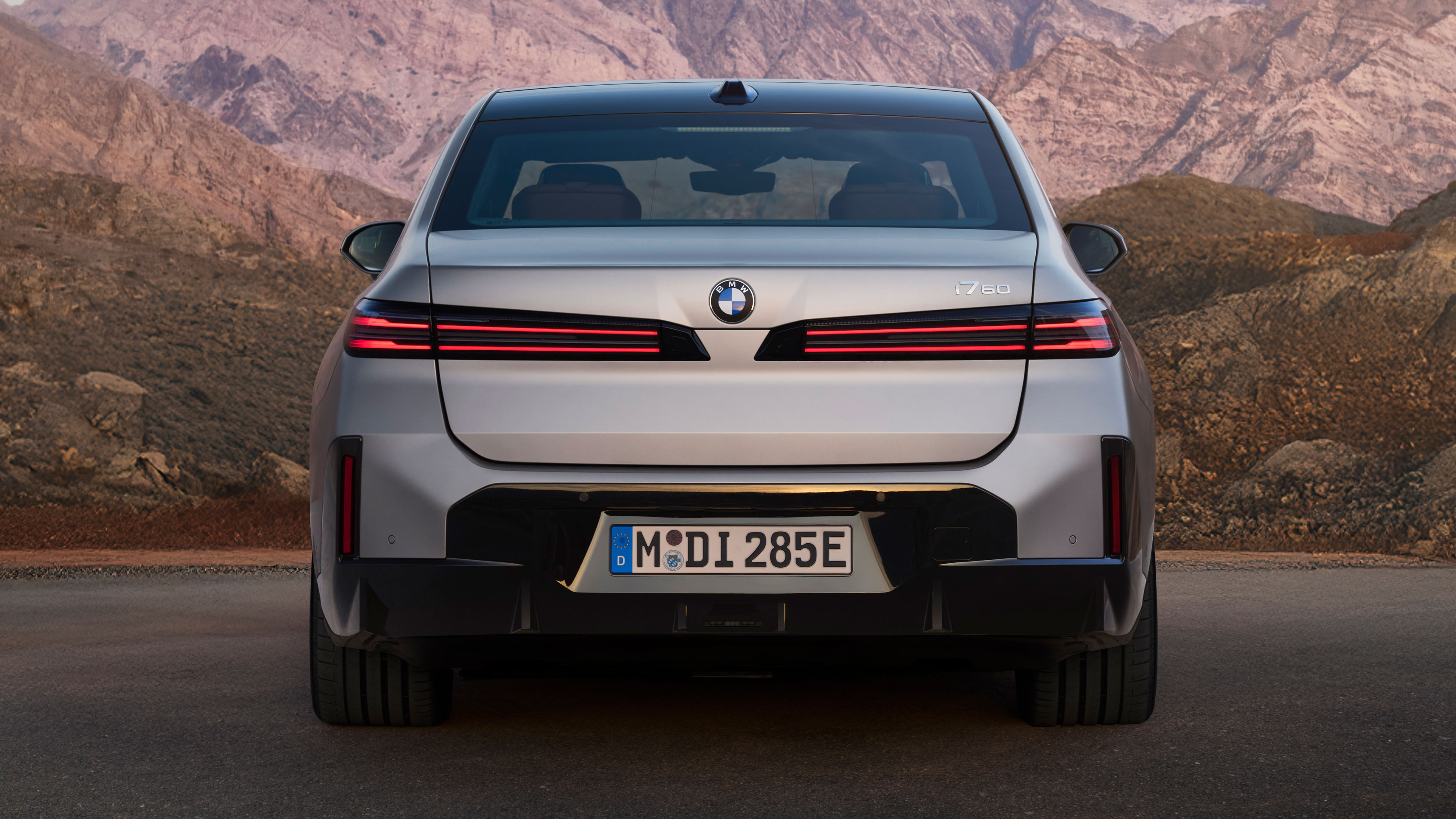 BMW i7 - full rear