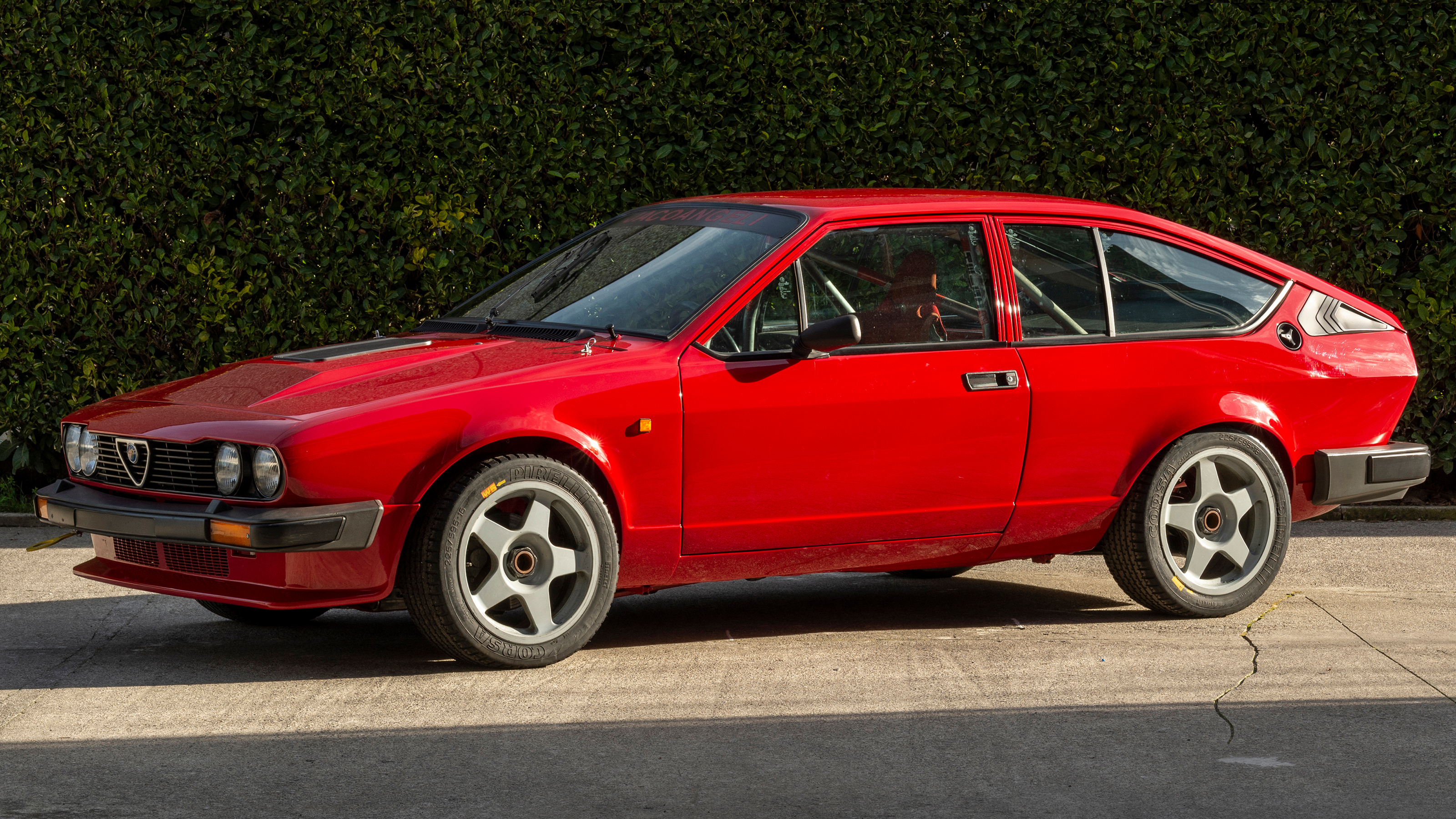 ALfa Romeo GTV6 - front static
