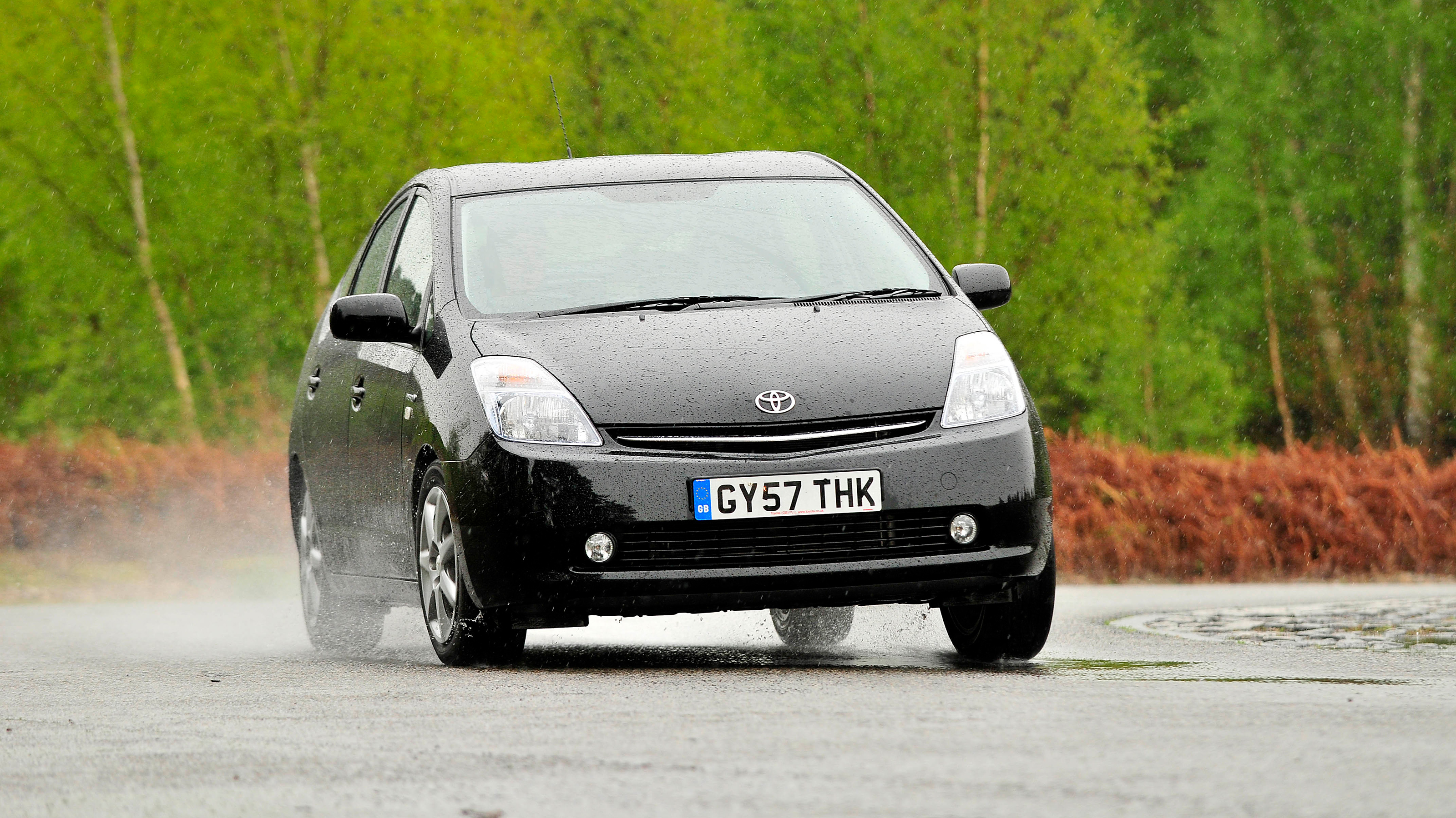 Toyota Prius - front cornering