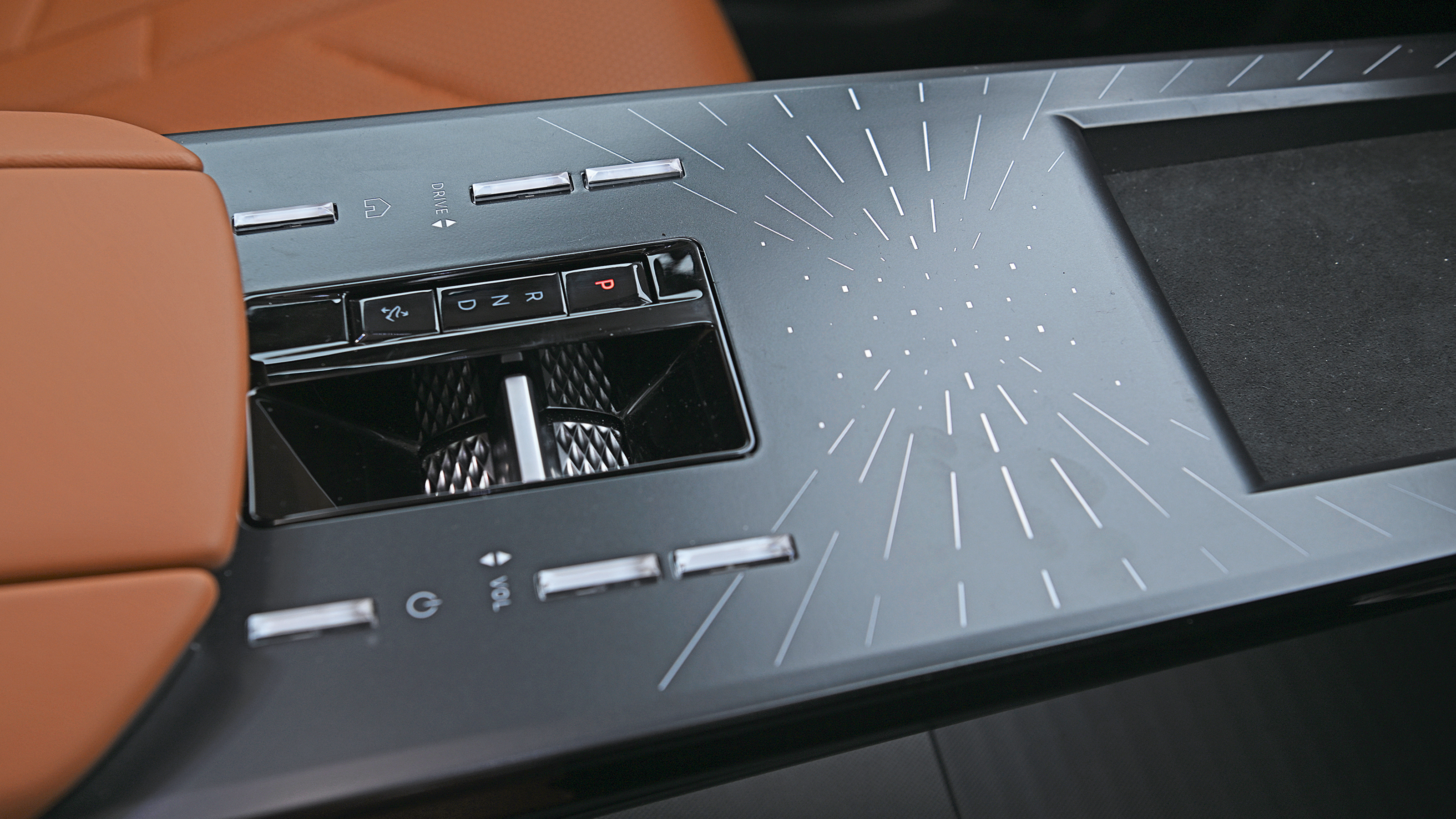 DS No.8 - centre console