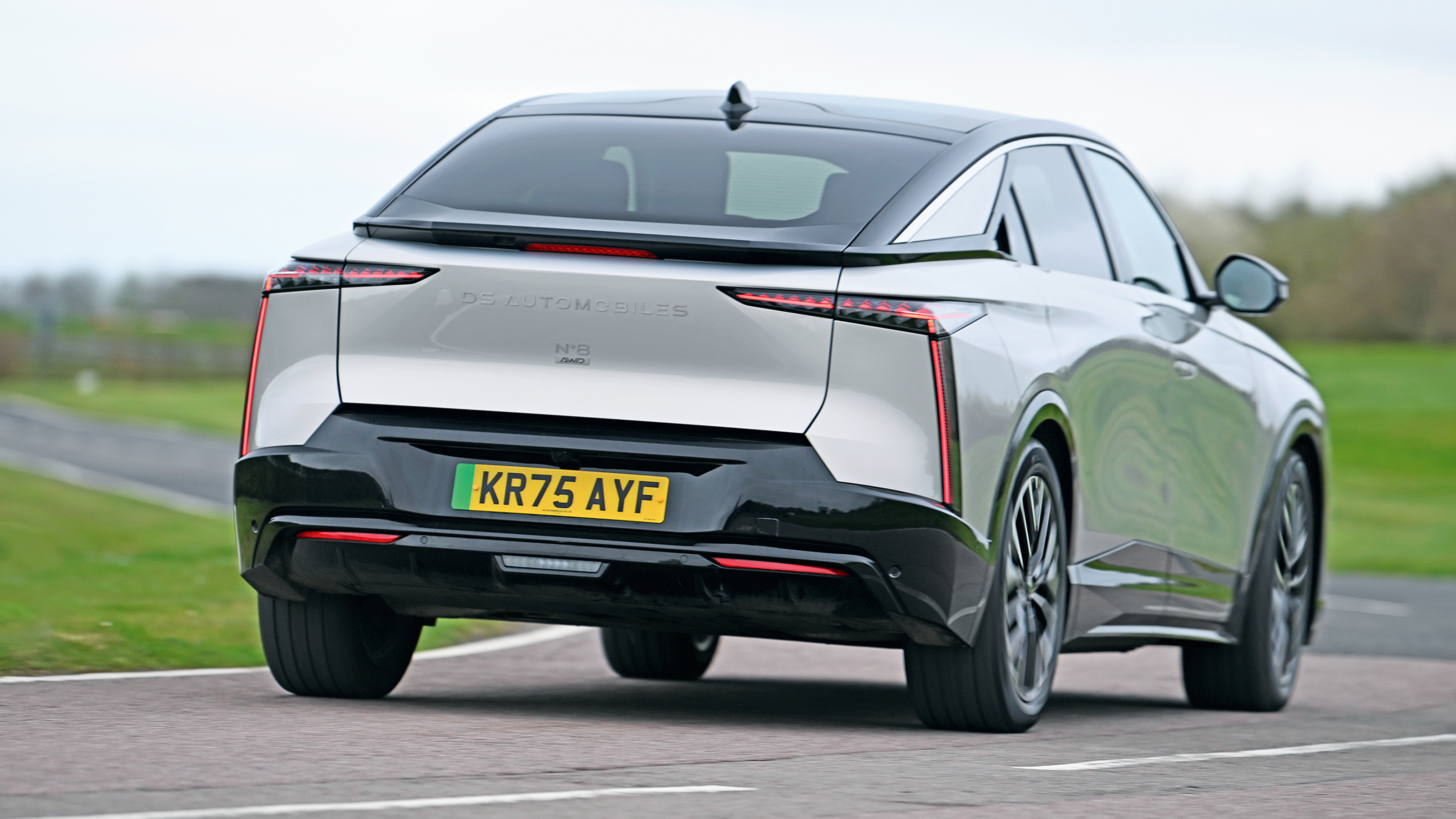 DS No.8 - rear cornering