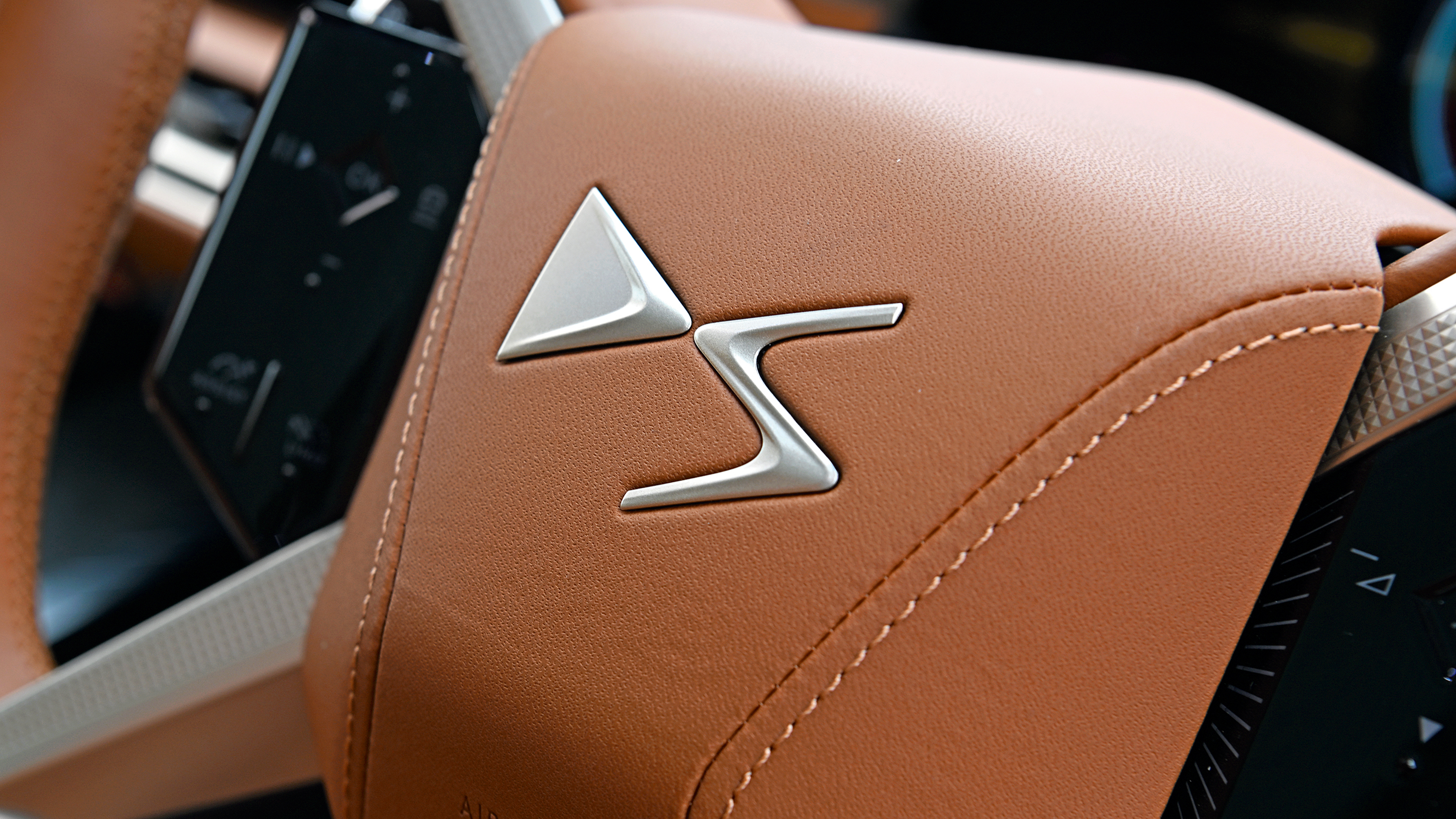 DS No.8 - steering wheel badge