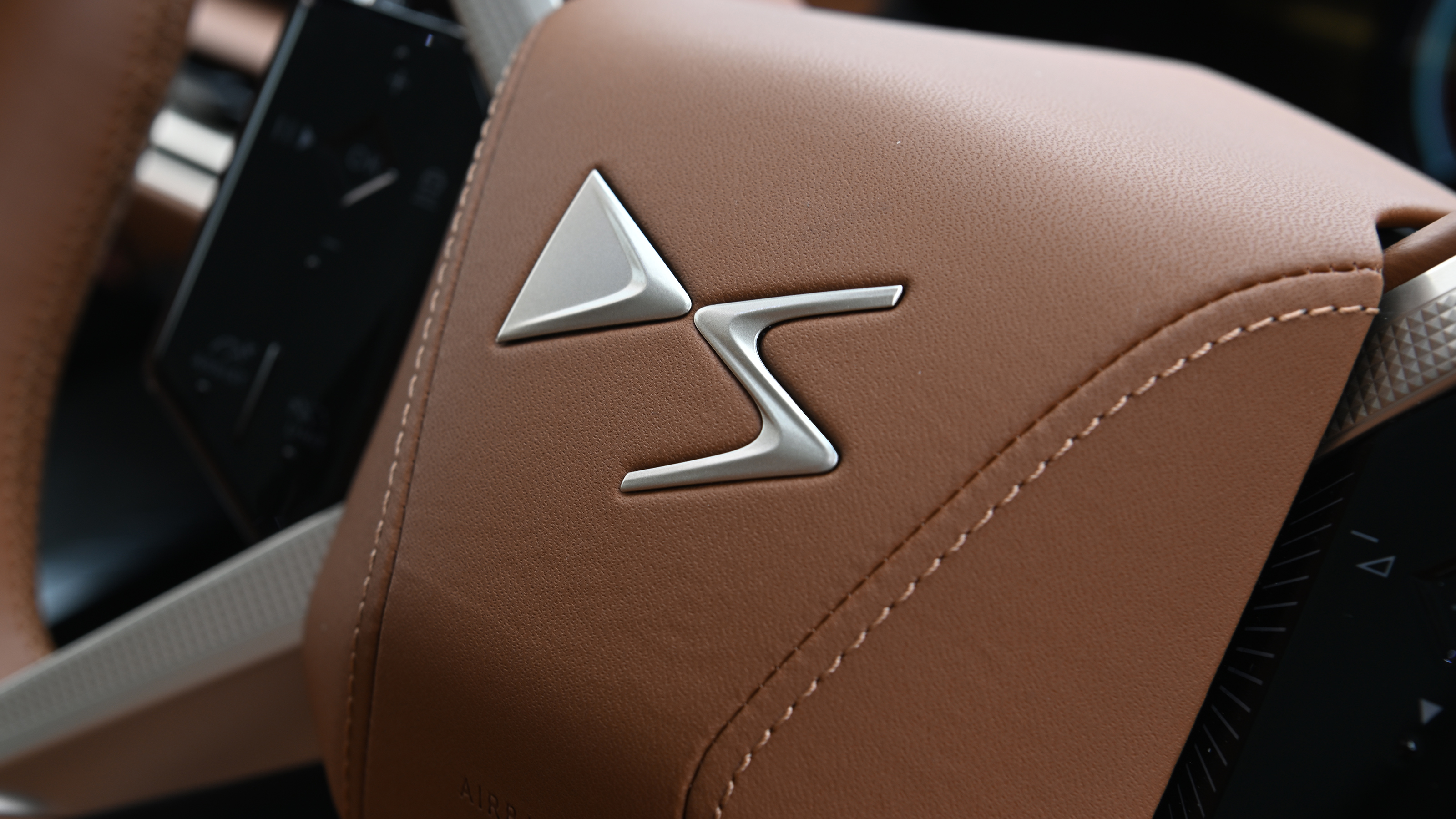 DS No8 - steering wheel