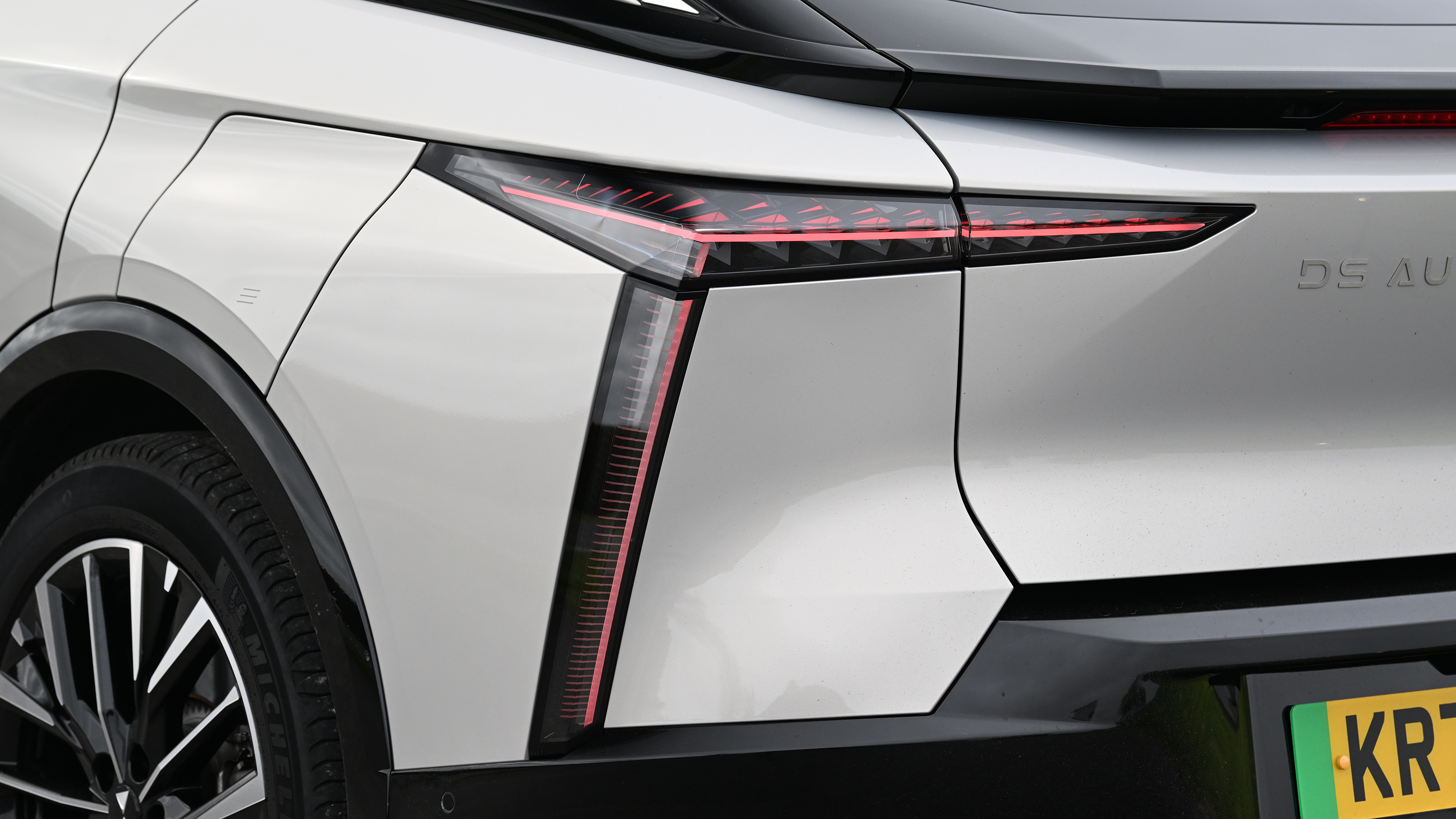 DS No8 - tail light