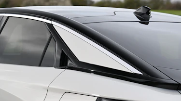 DS No8 - rear roofline