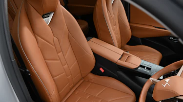DS No8 - front seats