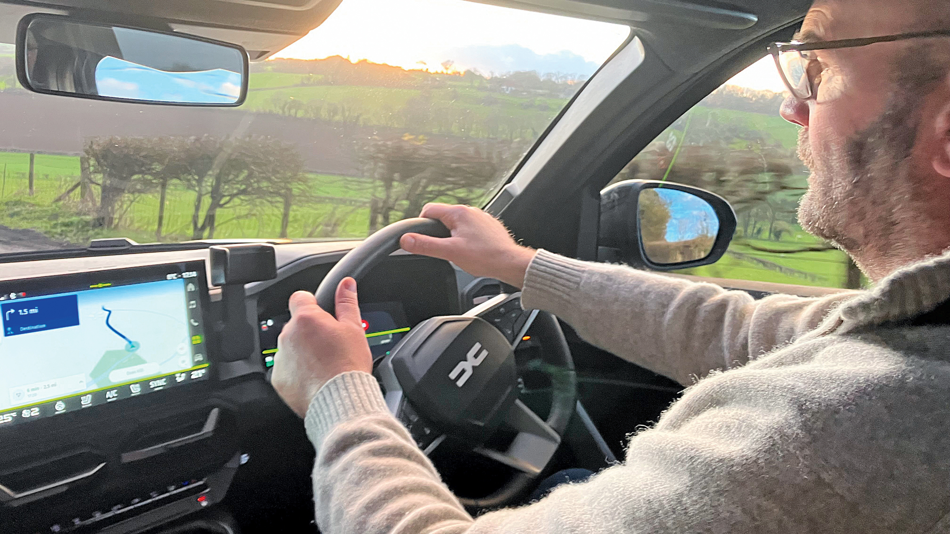 Dacia Bigster Journey hybrid 155 - driving