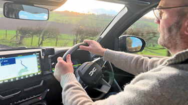 Dacia Bigster Journey hybrid 155 - driving