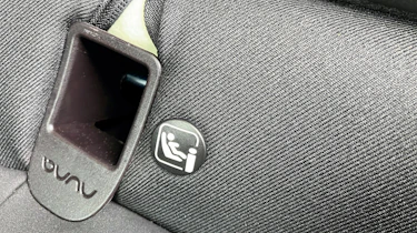 Dacia Bigster Journey hybrid 155 - isofix