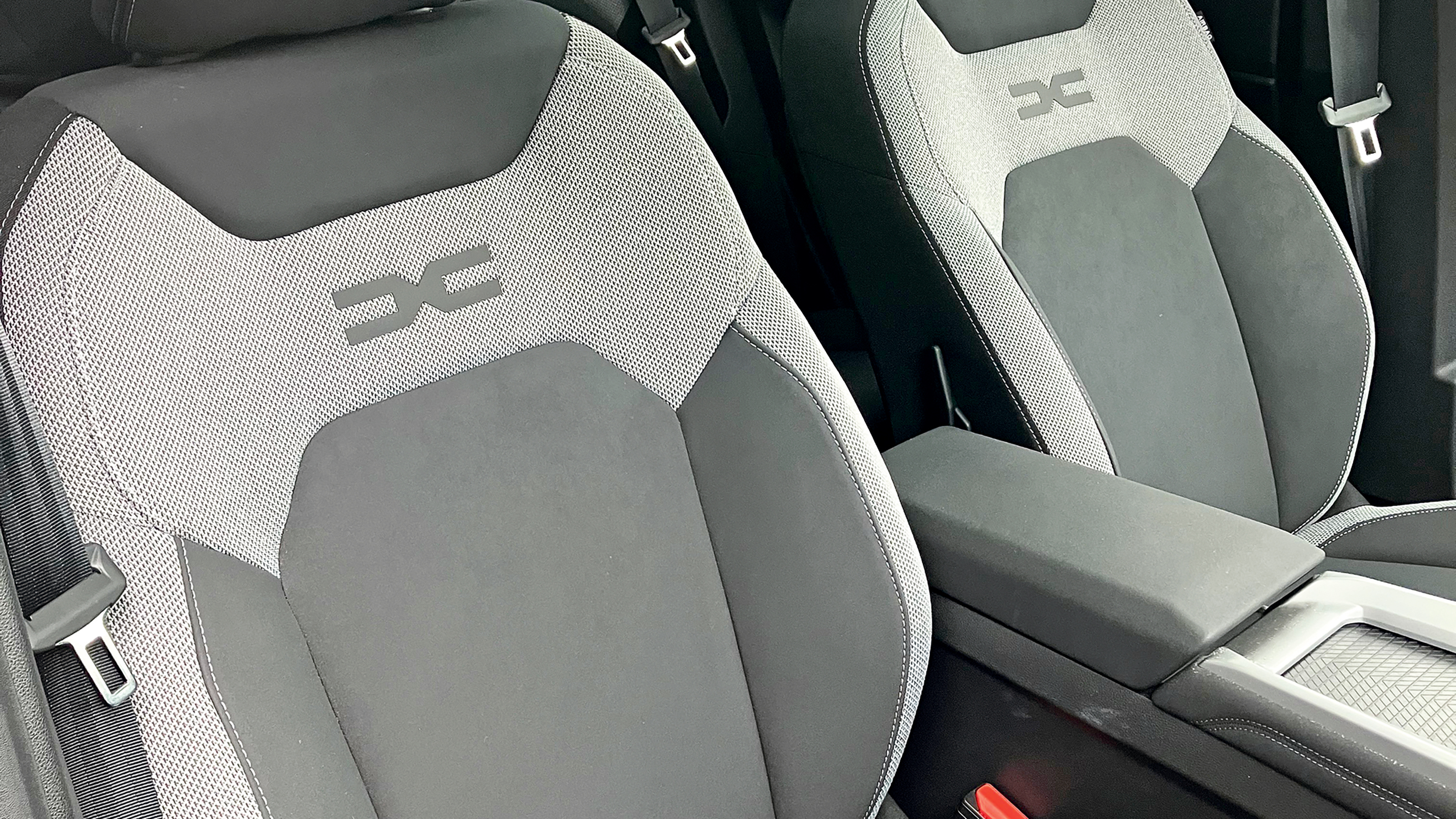 Dacia Bigster Journey hybrid 155 - seats