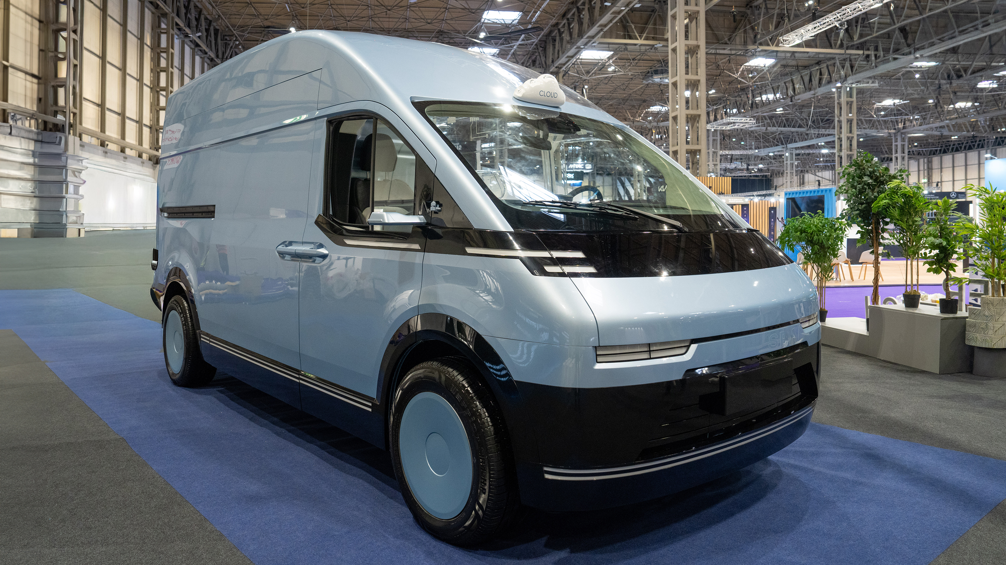 Delivan rival to the Ford Transit Custom, revealed at the CV show
