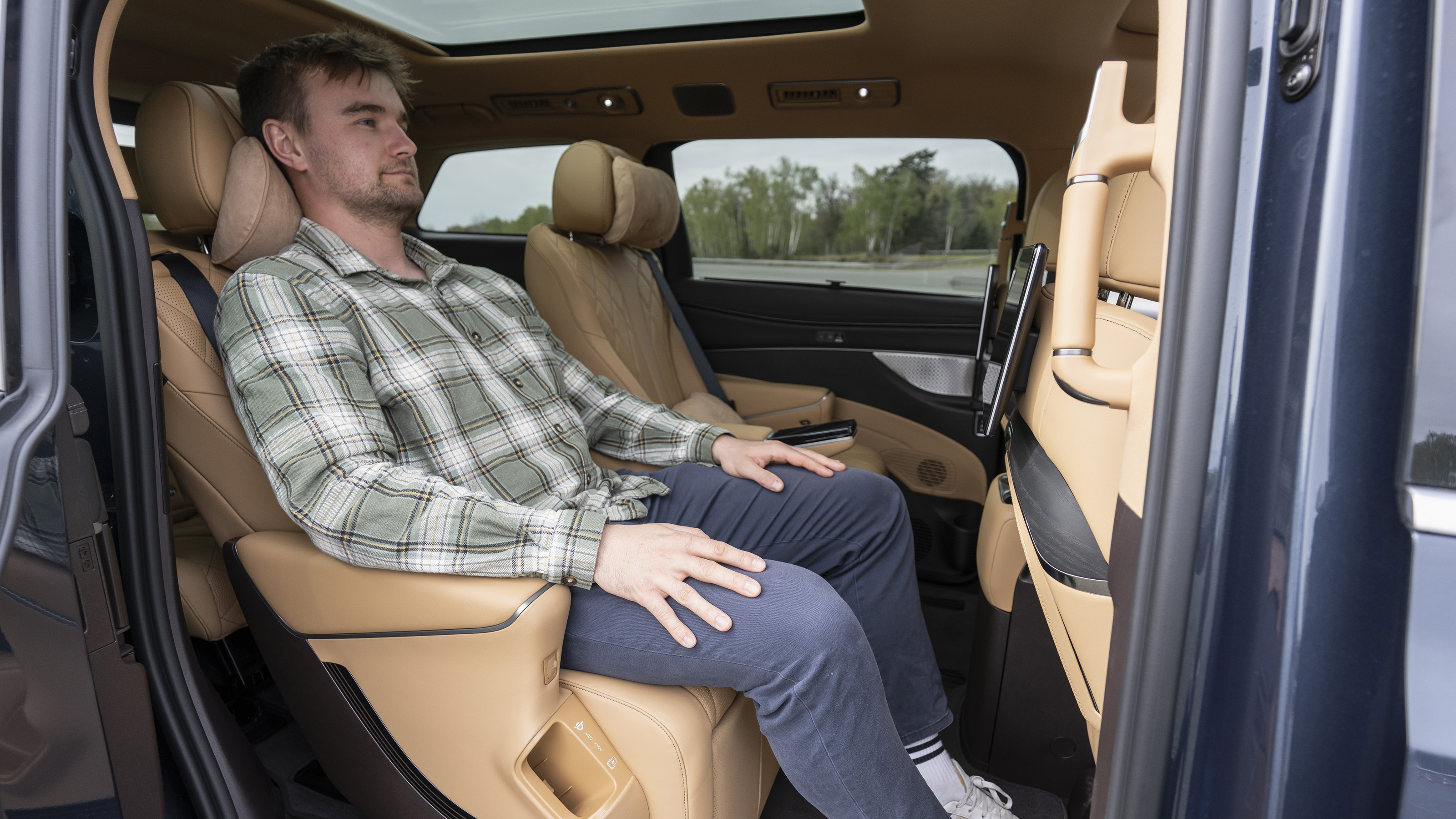 New Denza D9 - Auto Express senior news reporter Alastair Crooks sat in the middle row captains chairs 