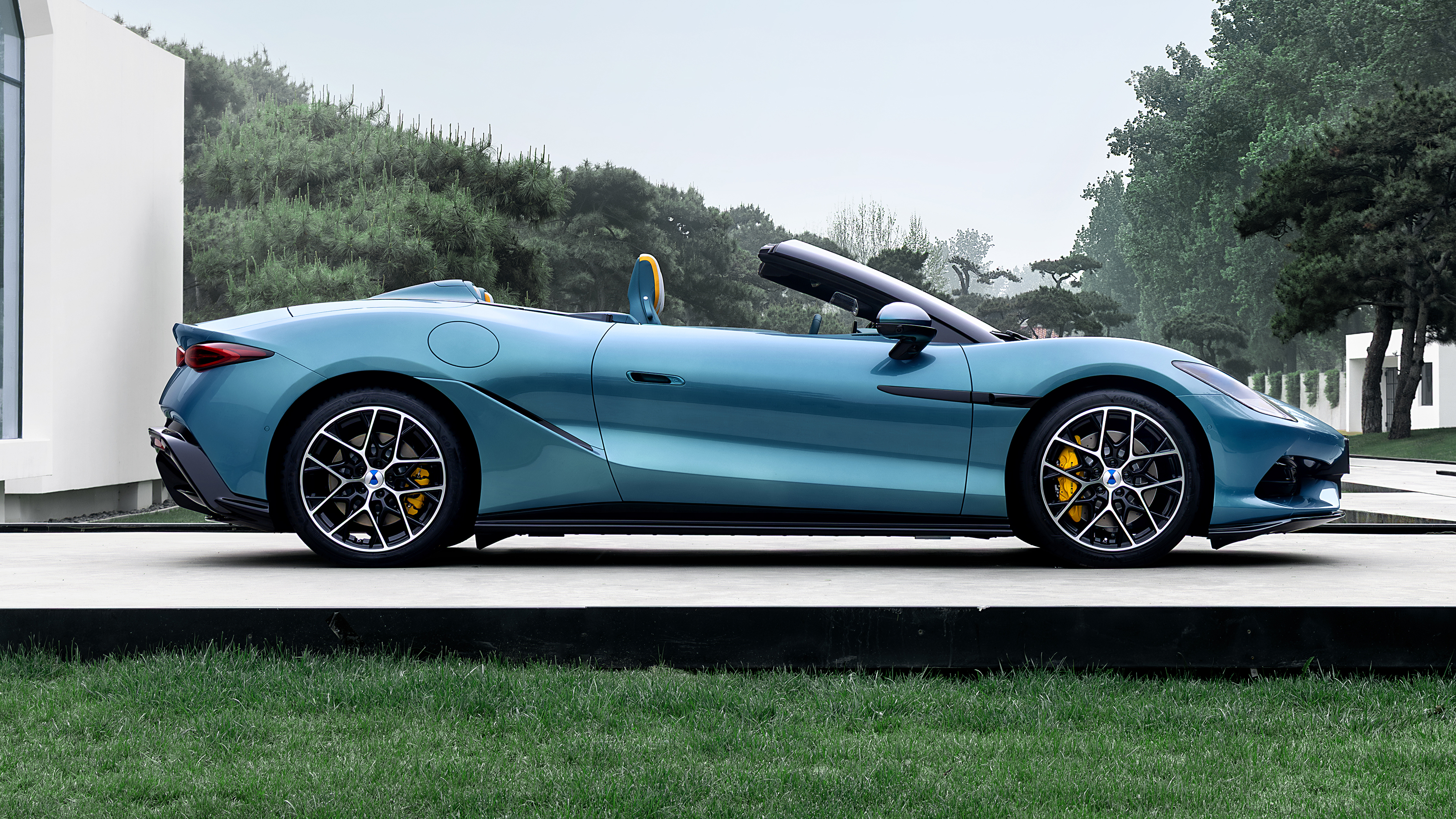 Denza Z - side profile