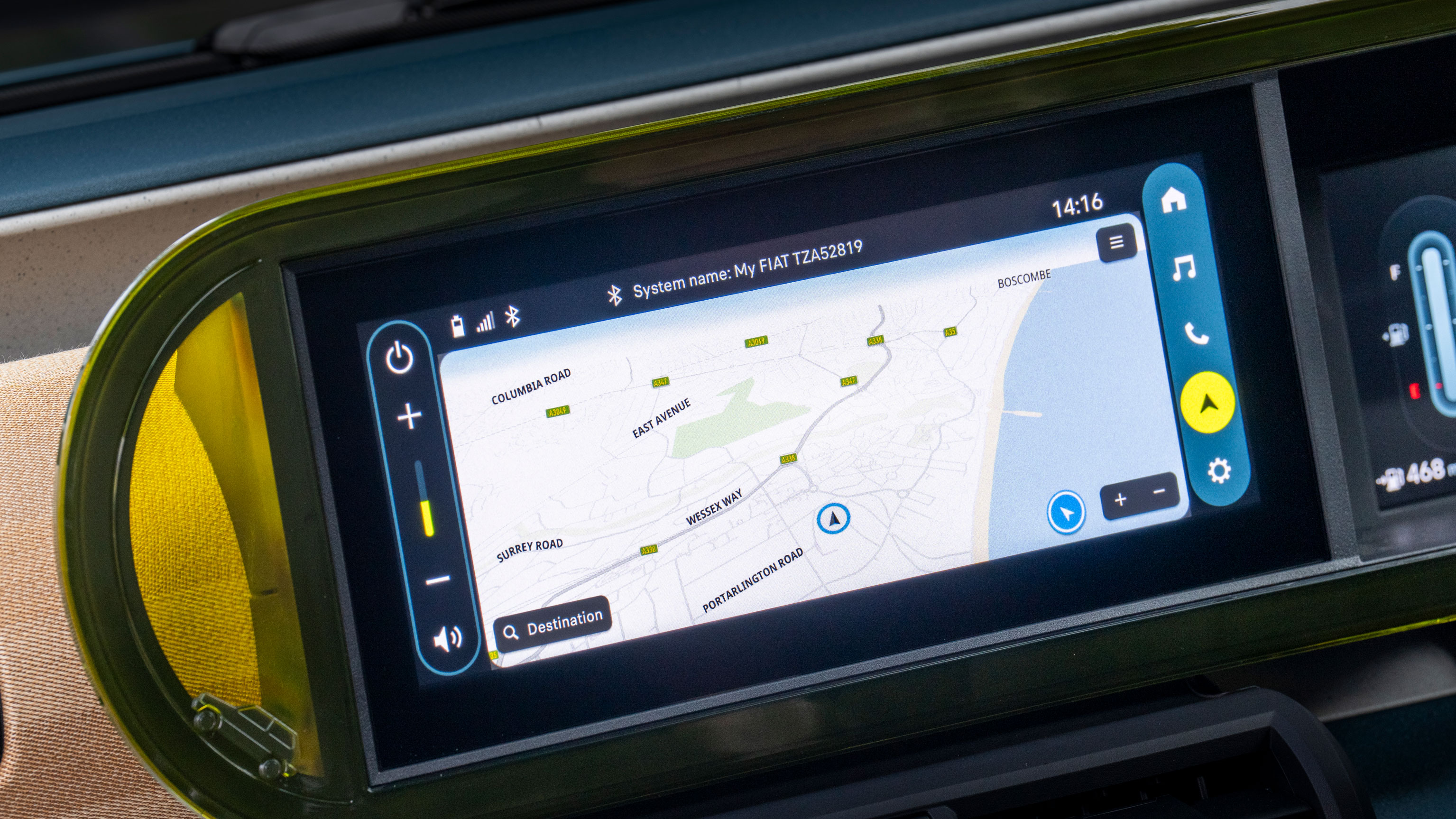 Fiat Grande Panda Hybrid UK - screen