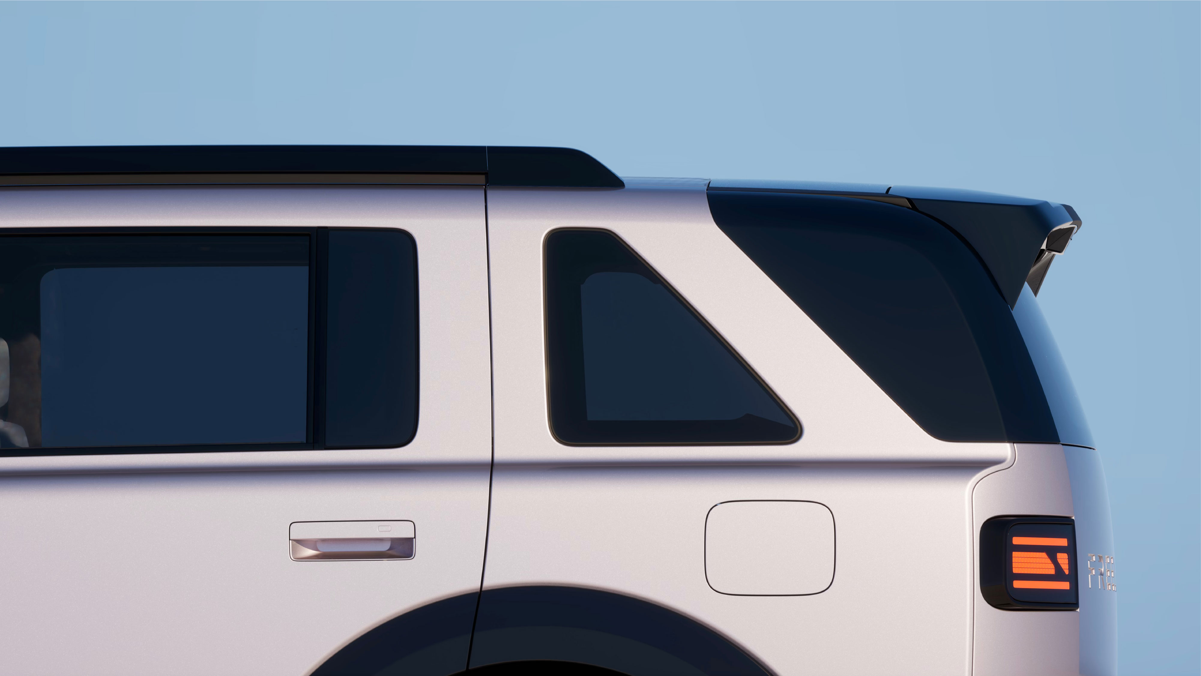 Freelander 8 - rear profile