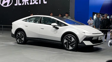 Hyundai Ioniq V - front angled