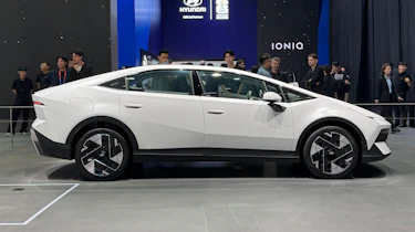 Hyundai Ioniq V - side profile