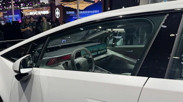 Hyundai Ioniq V - window and wing mirror