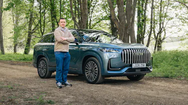Auto Express senior content editor Shane Wilkinson standing next to the Jaecoo 8