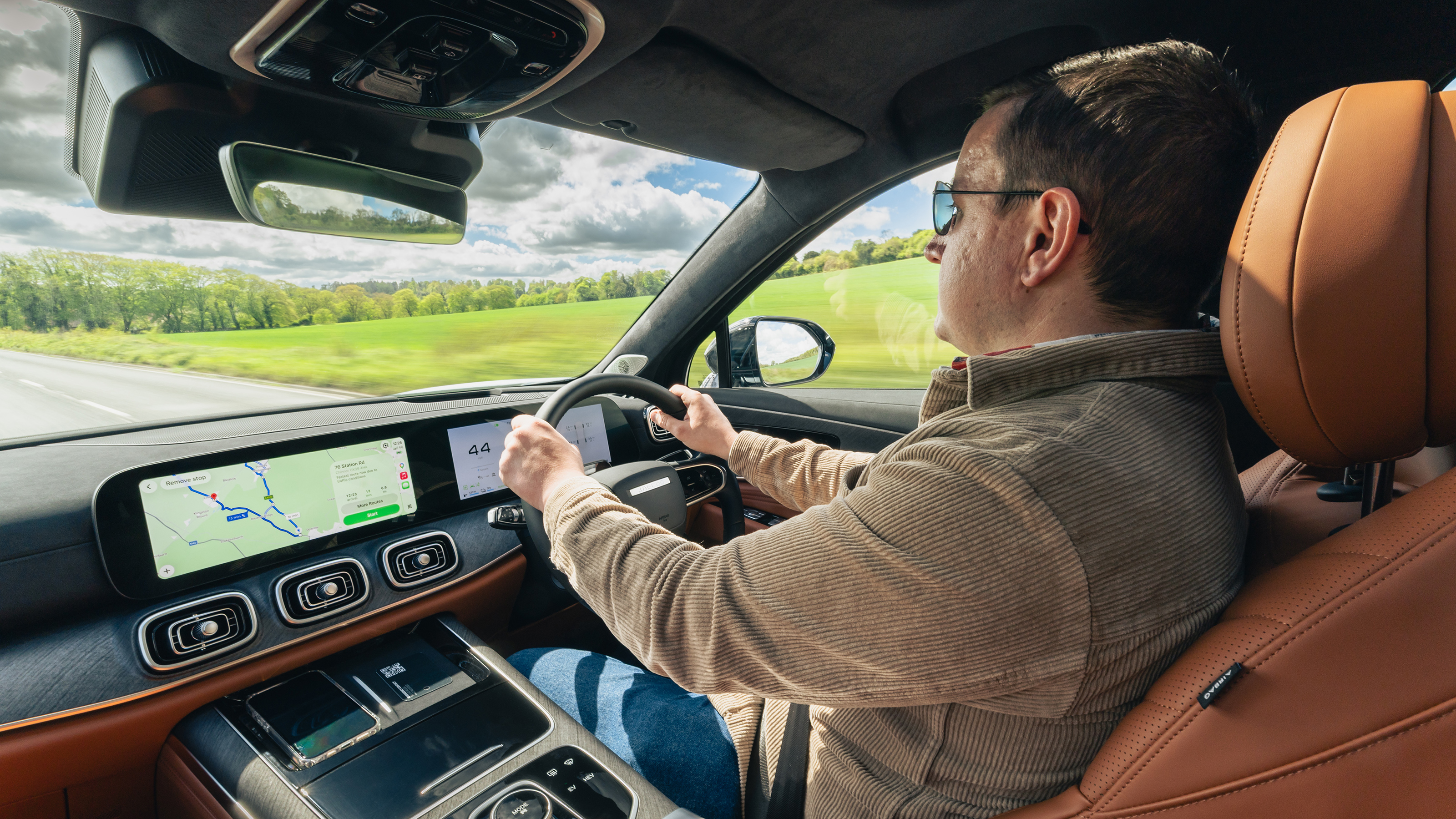 Auto Express senior content editor Shane Wilkinson driving the Jaecoo 8