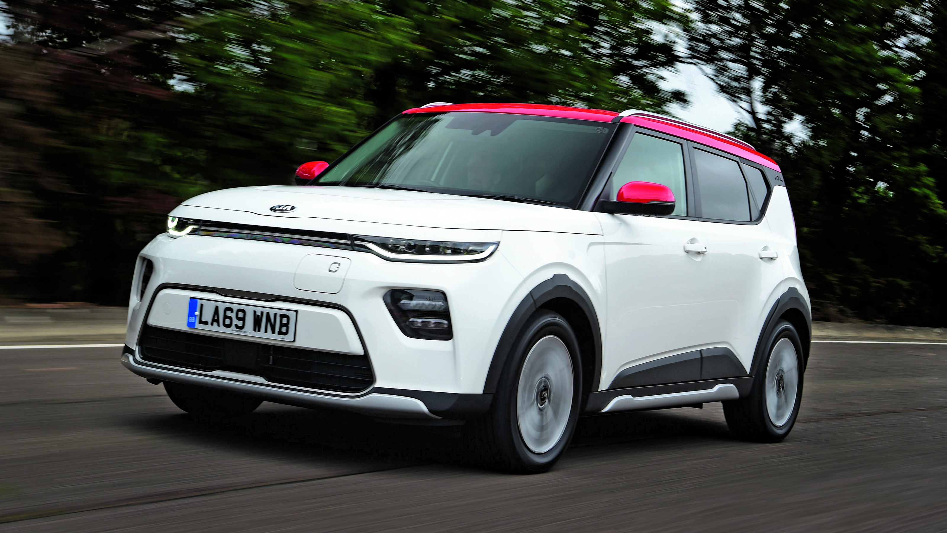 Kia Soul EV Mk3 - front tracking