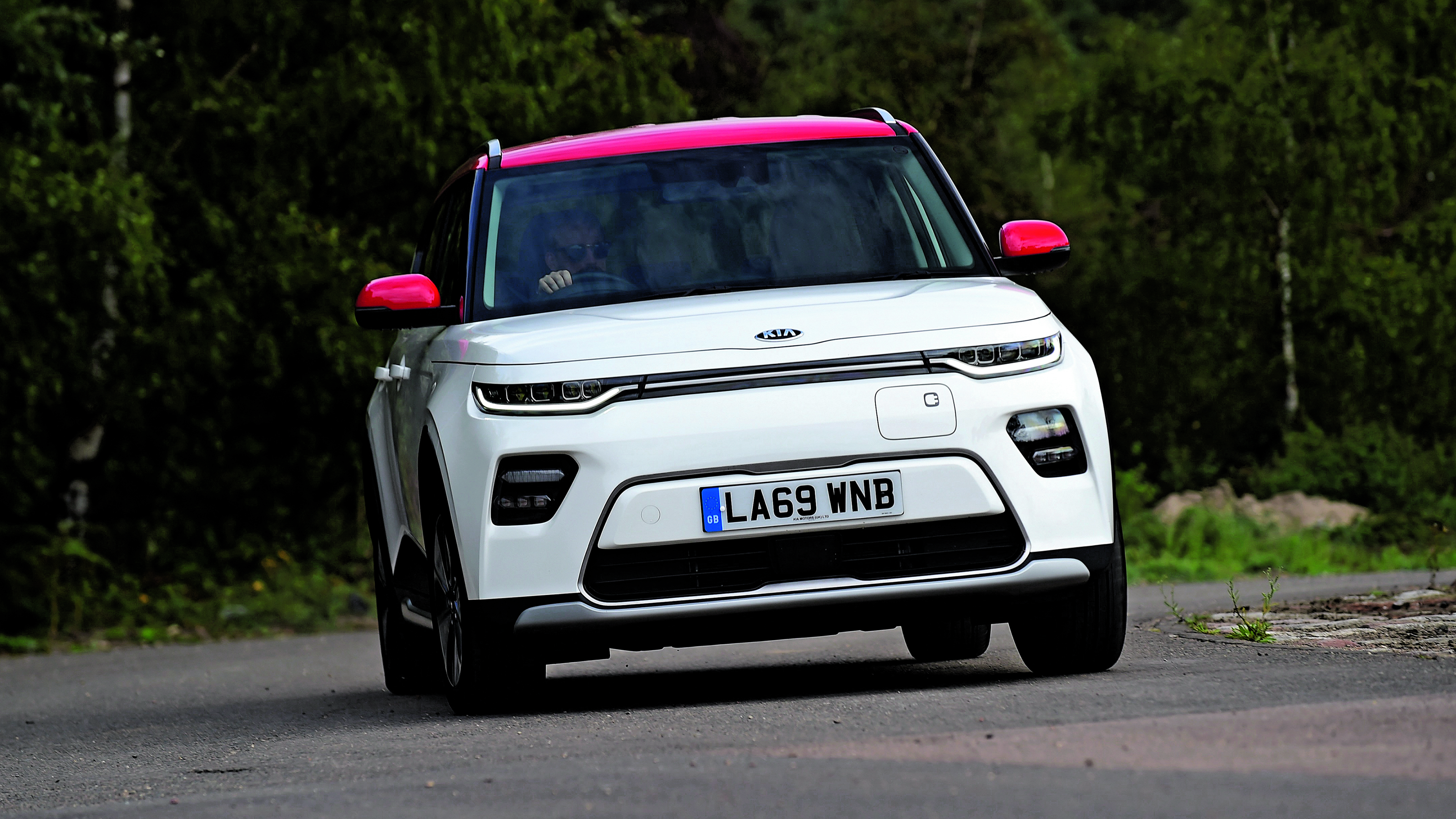 Kia Soul EV Mk3 - front cornering 