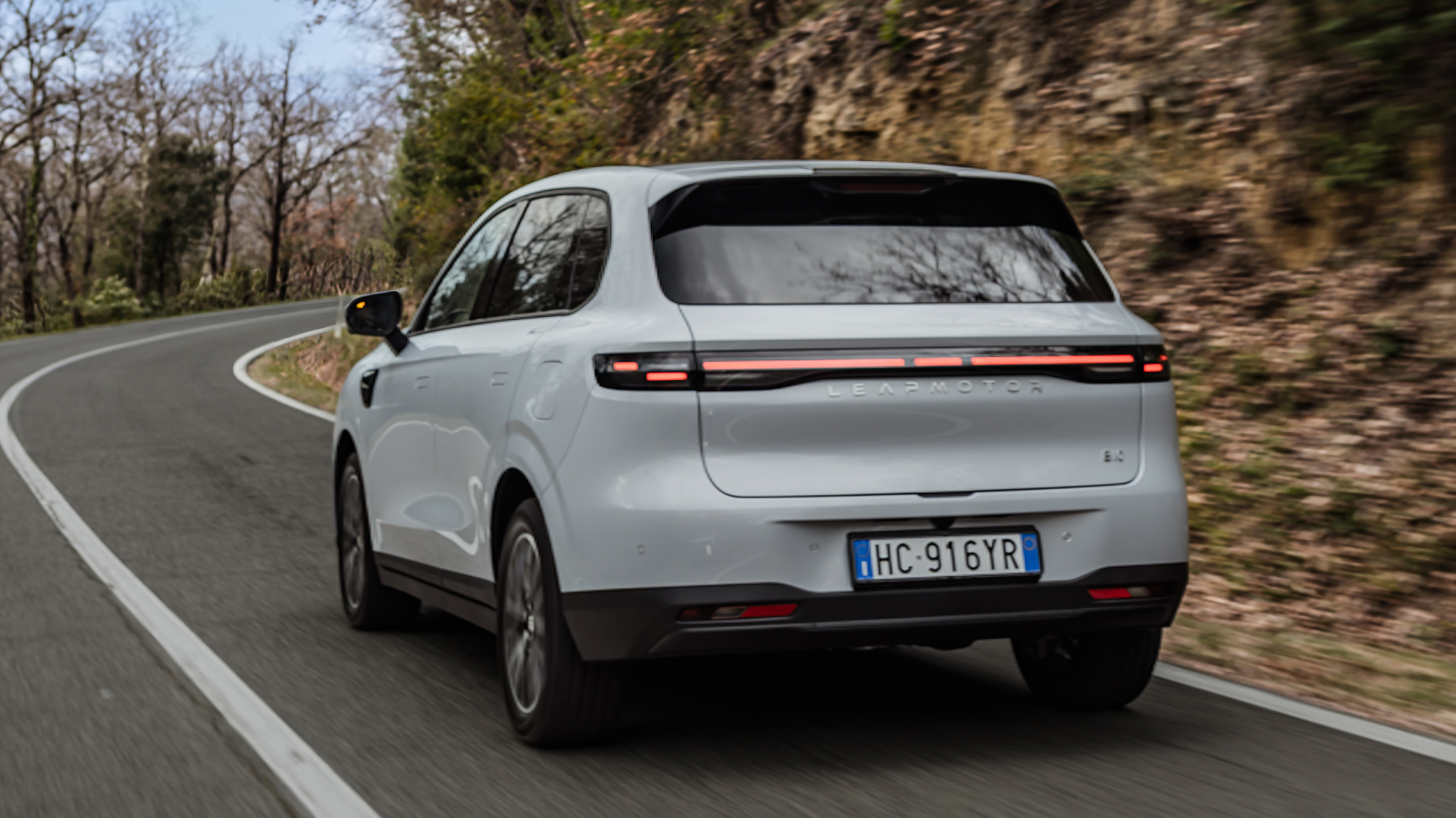 New Leapmotor B10 Hybrid EV - rear tracking 