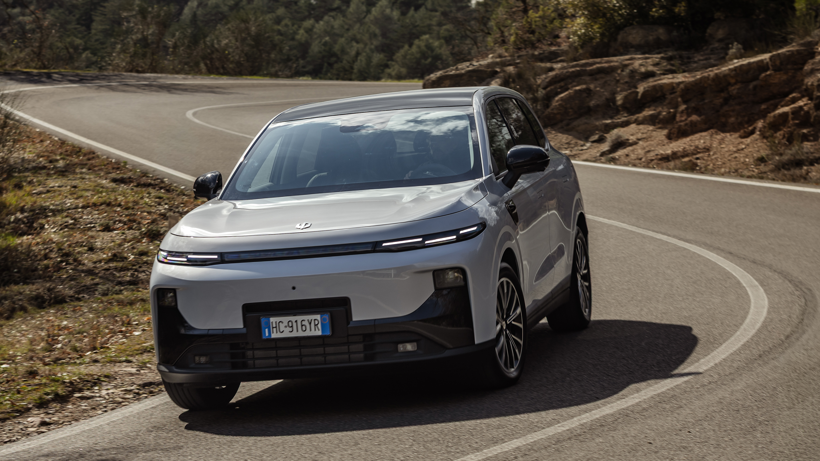 New Leapmotor B10 Hybrid EV - front cornering 