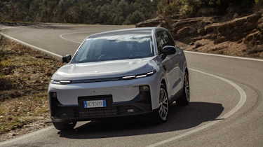 New Leapmotor B10 Hybrid EV - front cornering