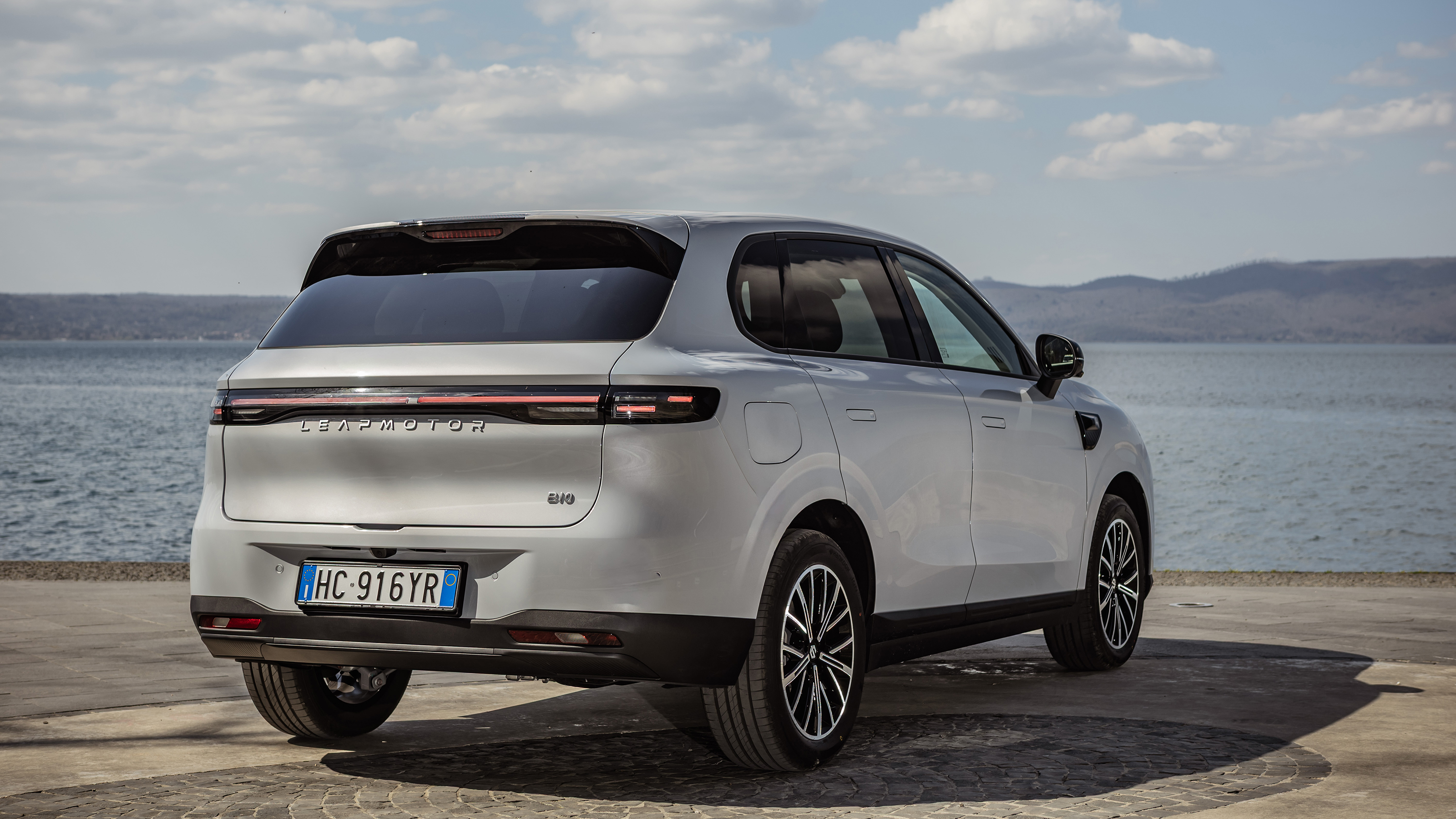 New Leapmotor B10 Hybrid EV - rear static 