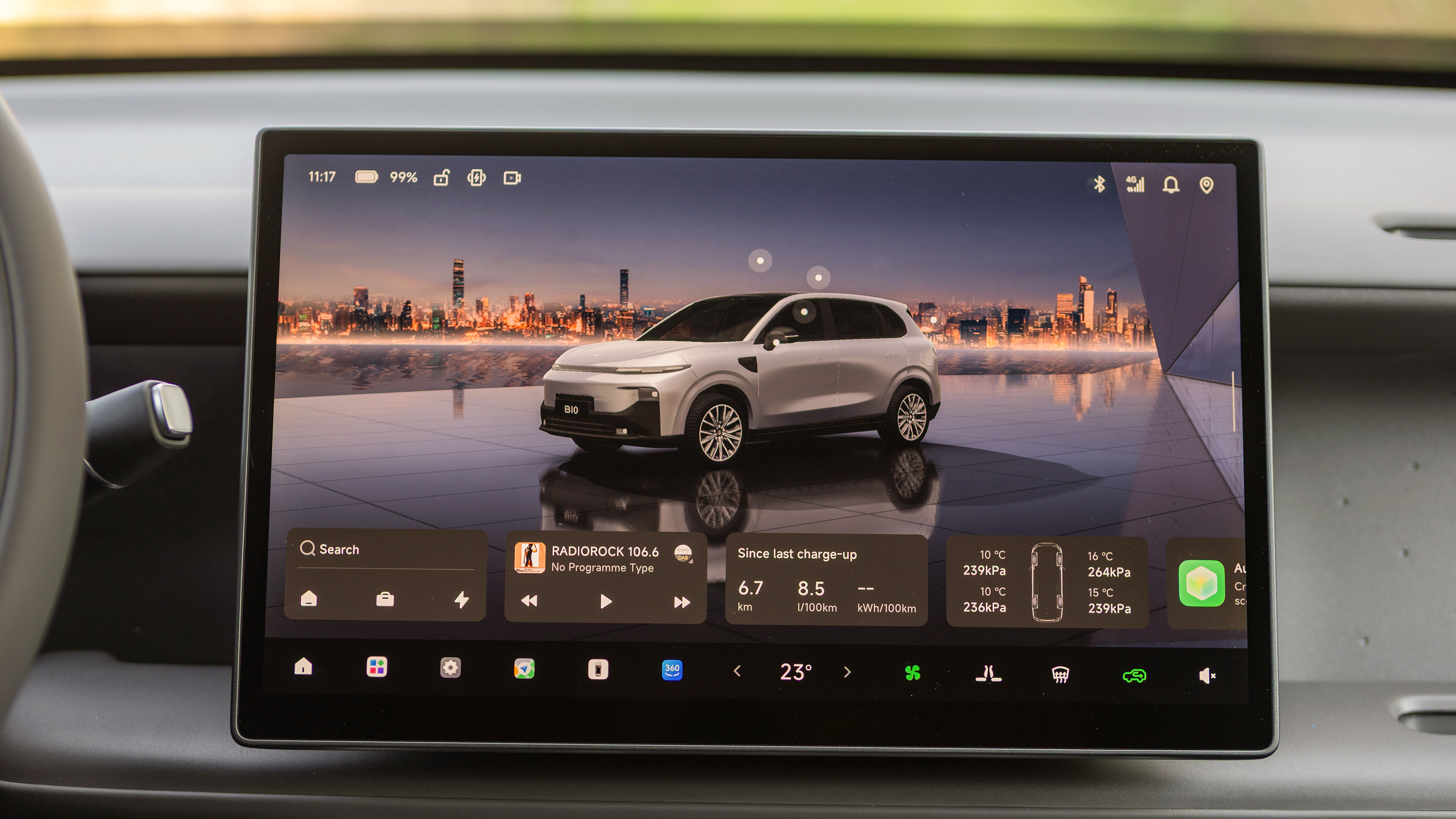 New Leapmotor B10 Hybrid EV - infotainment screen 
