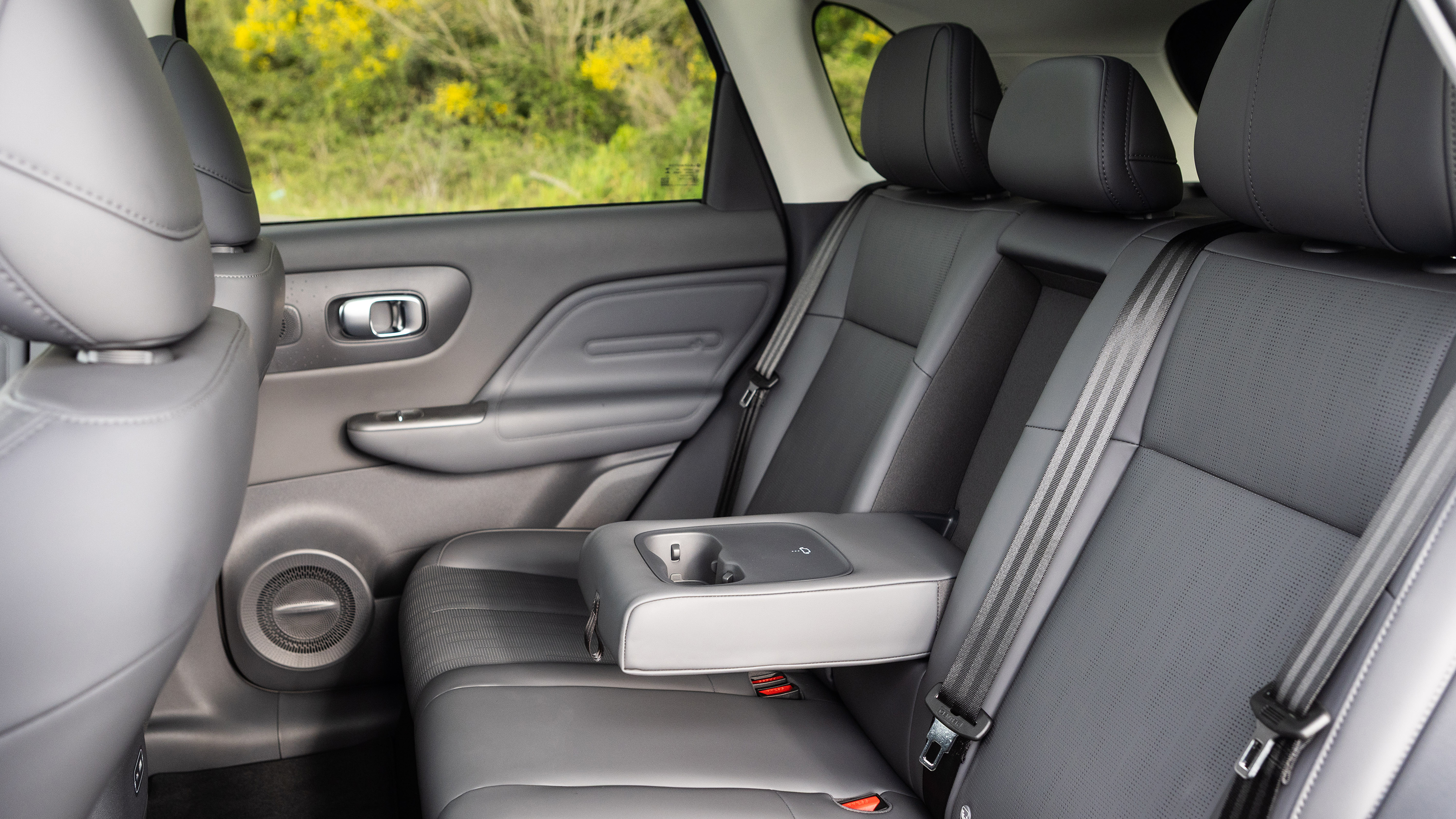 New Leapmotor B10 Hybrid EV - rear seats 
