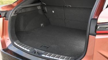 Lexus RZ - boot