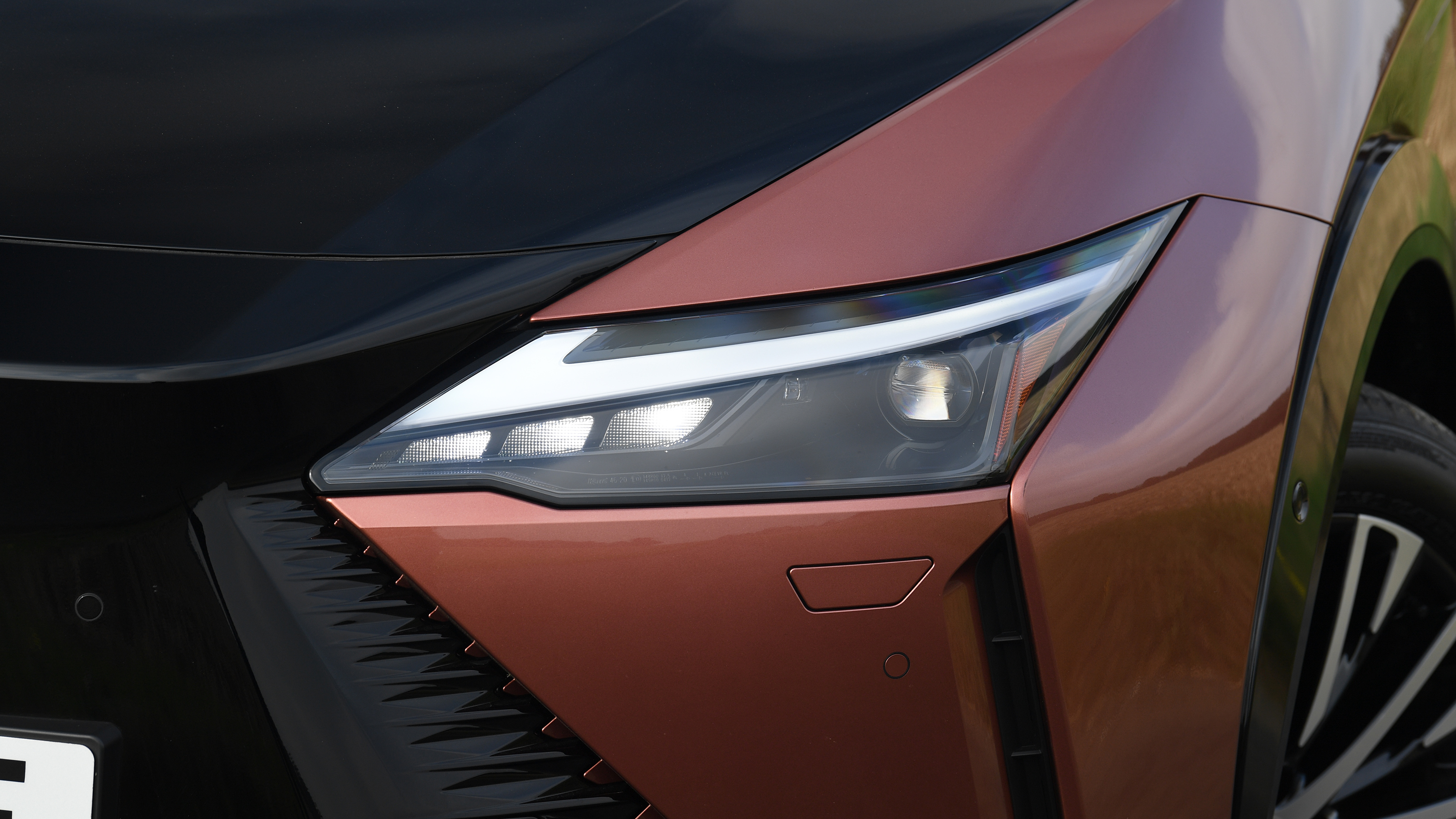 Lexus RZ - headlight