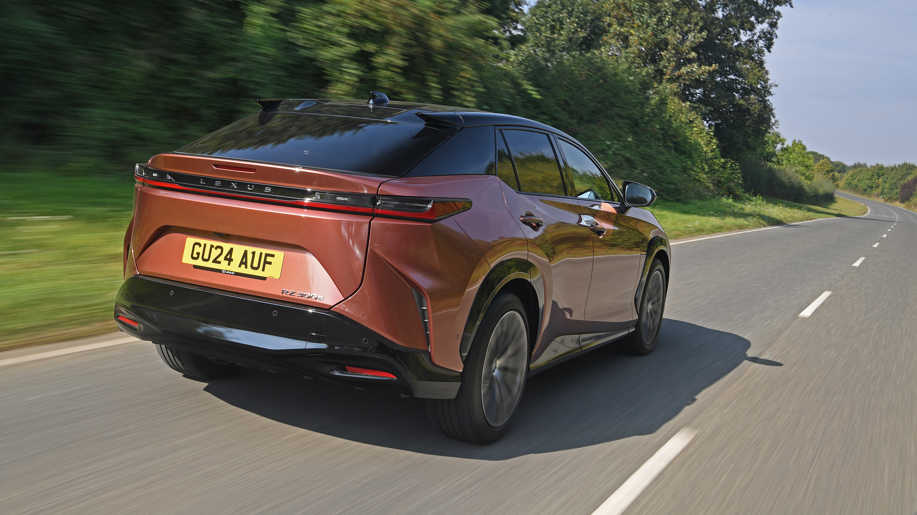 Lexus RZ - rear tracking