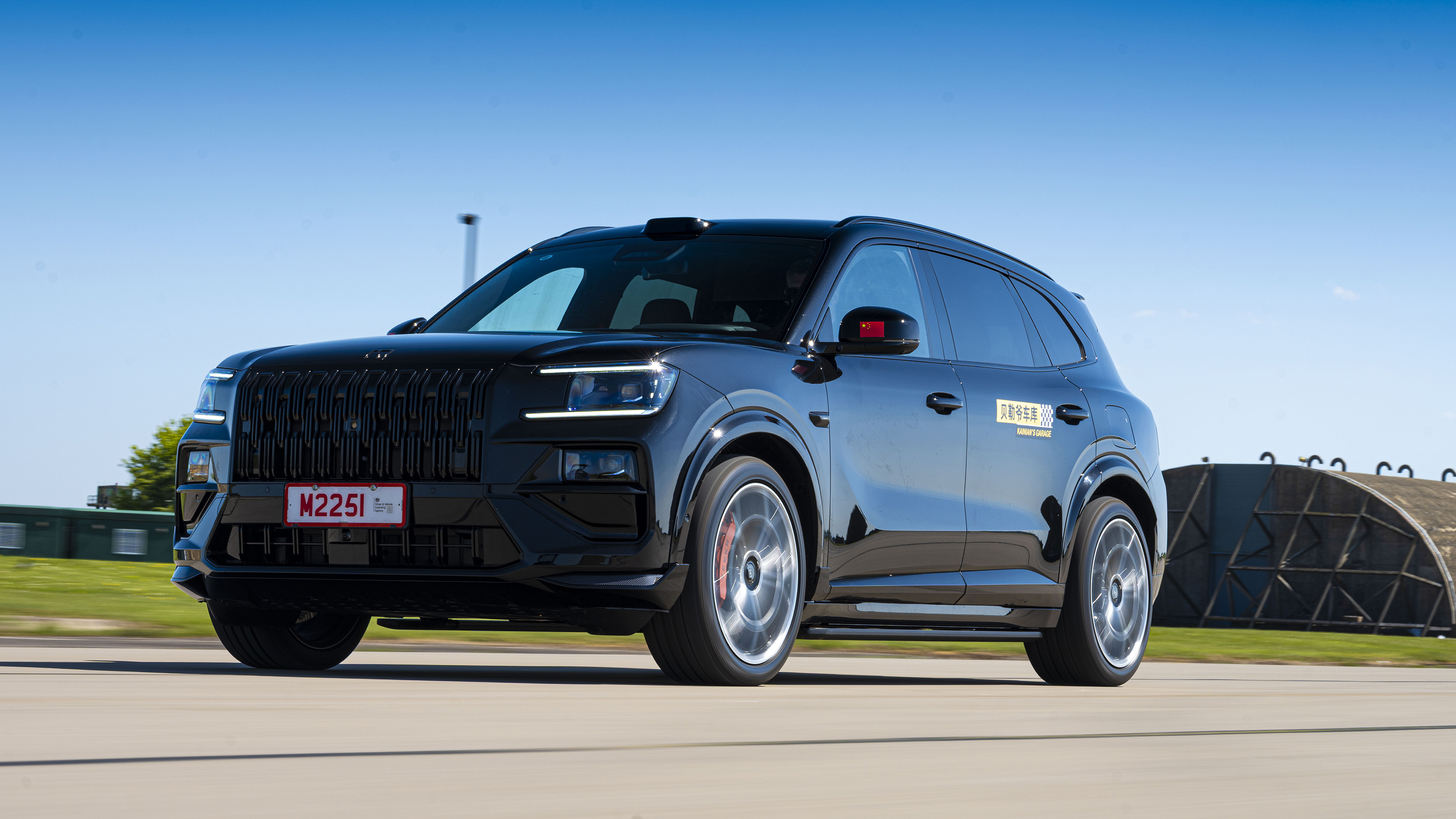 New Zeekr 8X plug-in hybrid - front tracking 
