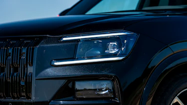 New Zeekr 8X plug-in hybrid - front headlight