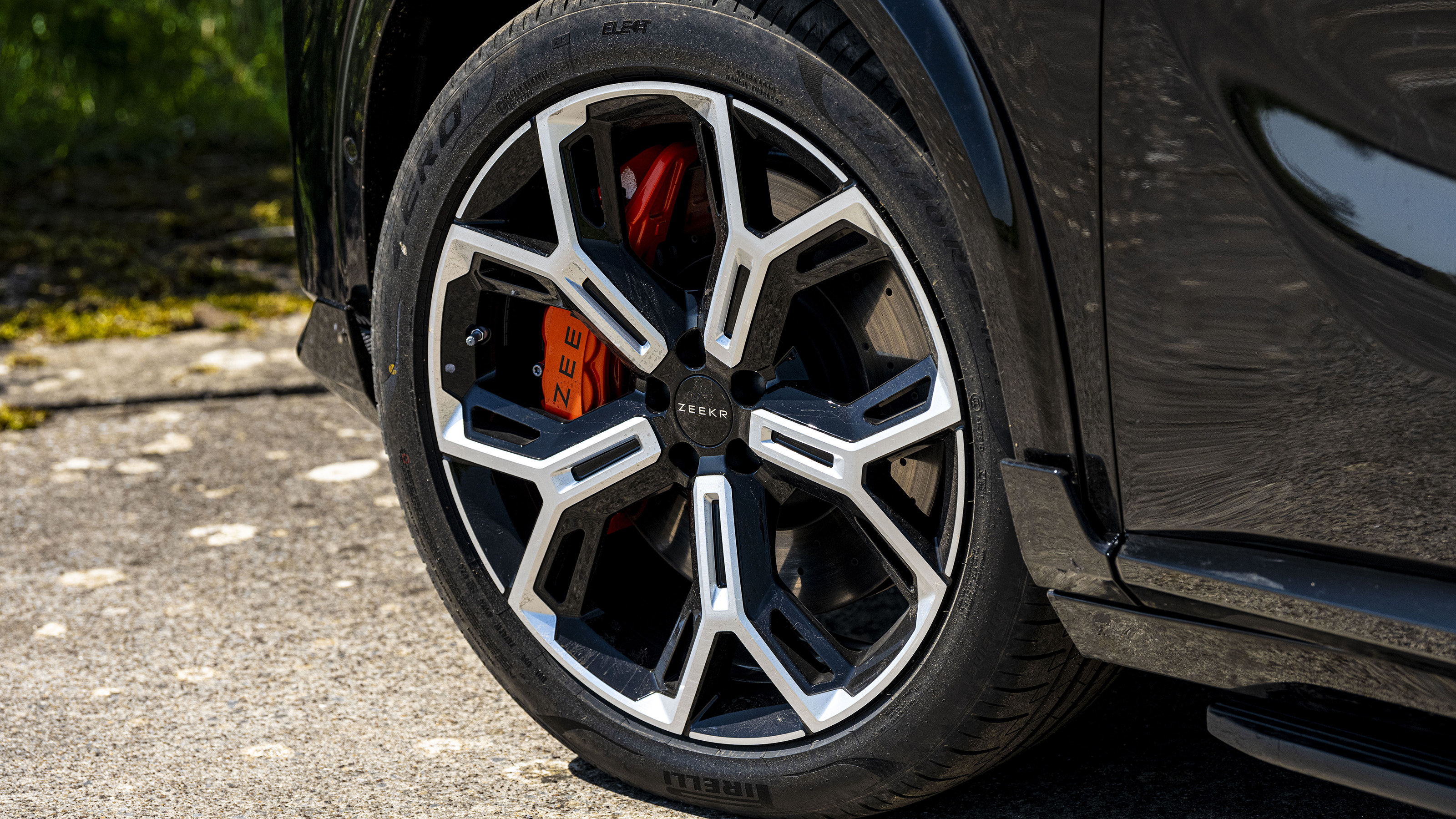 New Zeekr 8X plug-in hybrid - alloy wheels