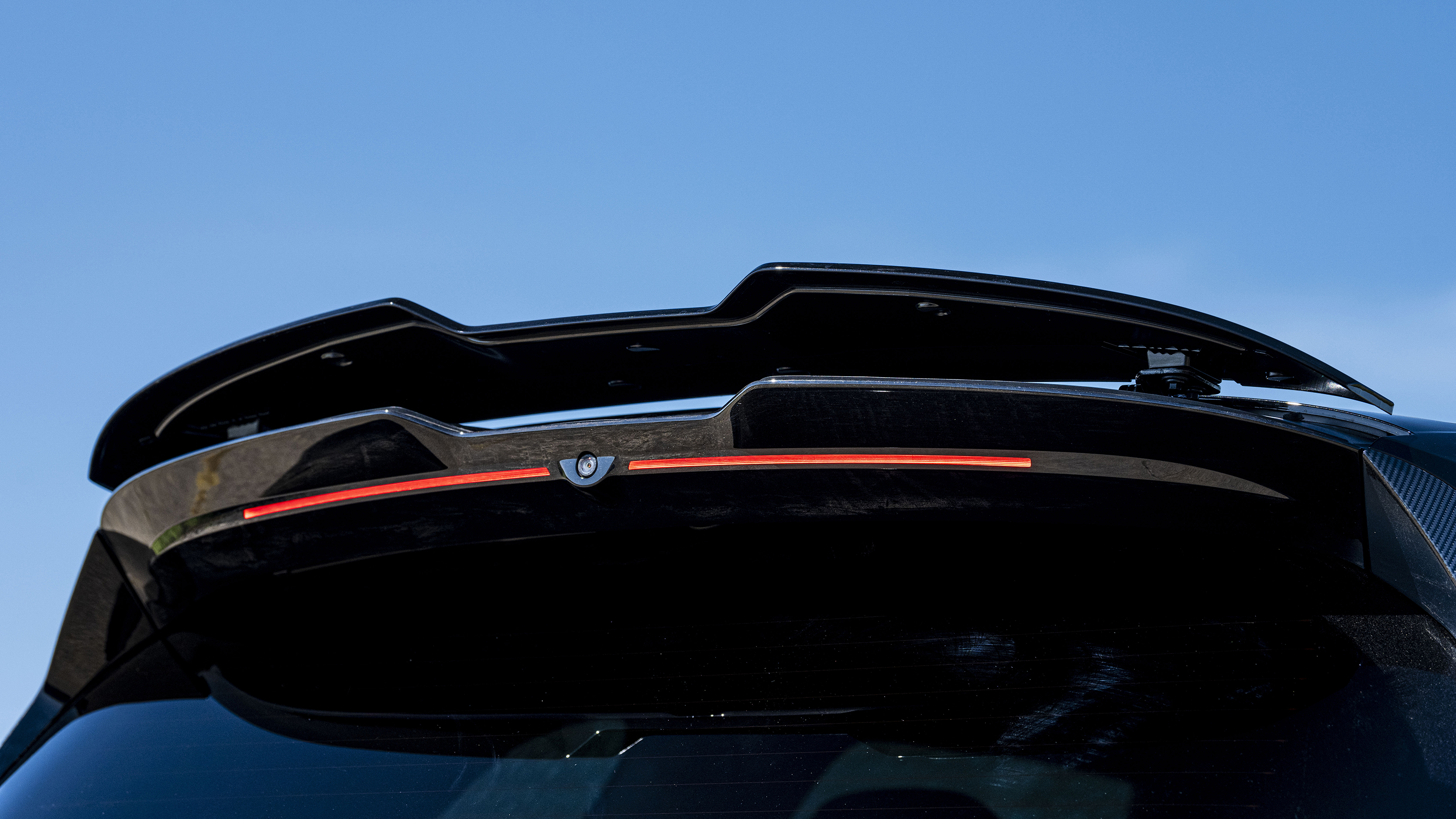 New Zeekr 8X plug-in hybrid - third brake light 