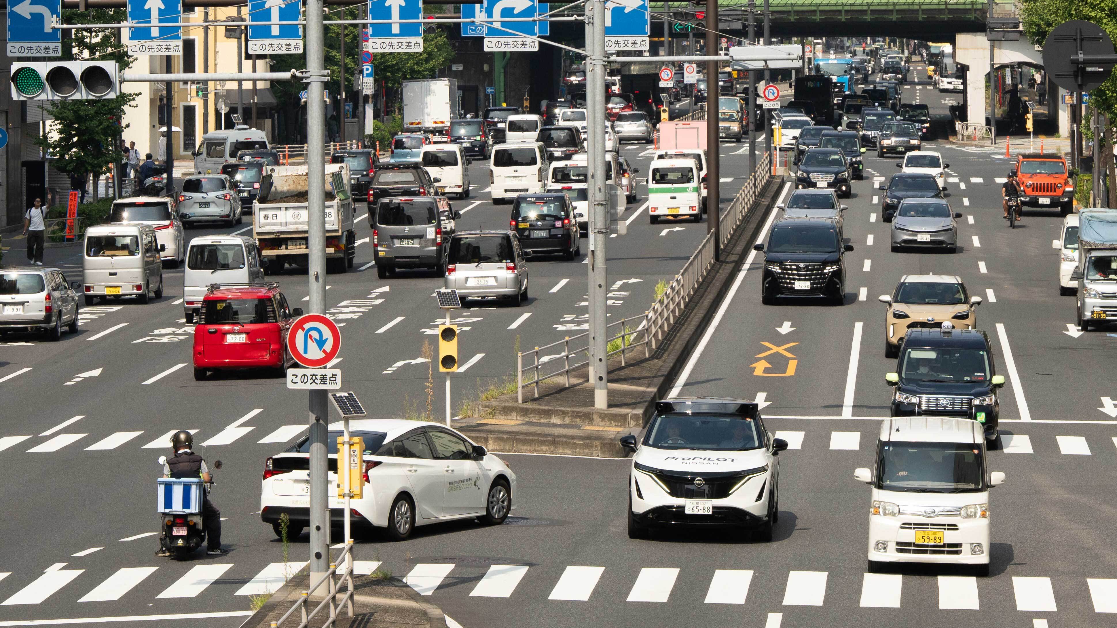Nissan Pro Pilot self-driving car in Tokyo traffic