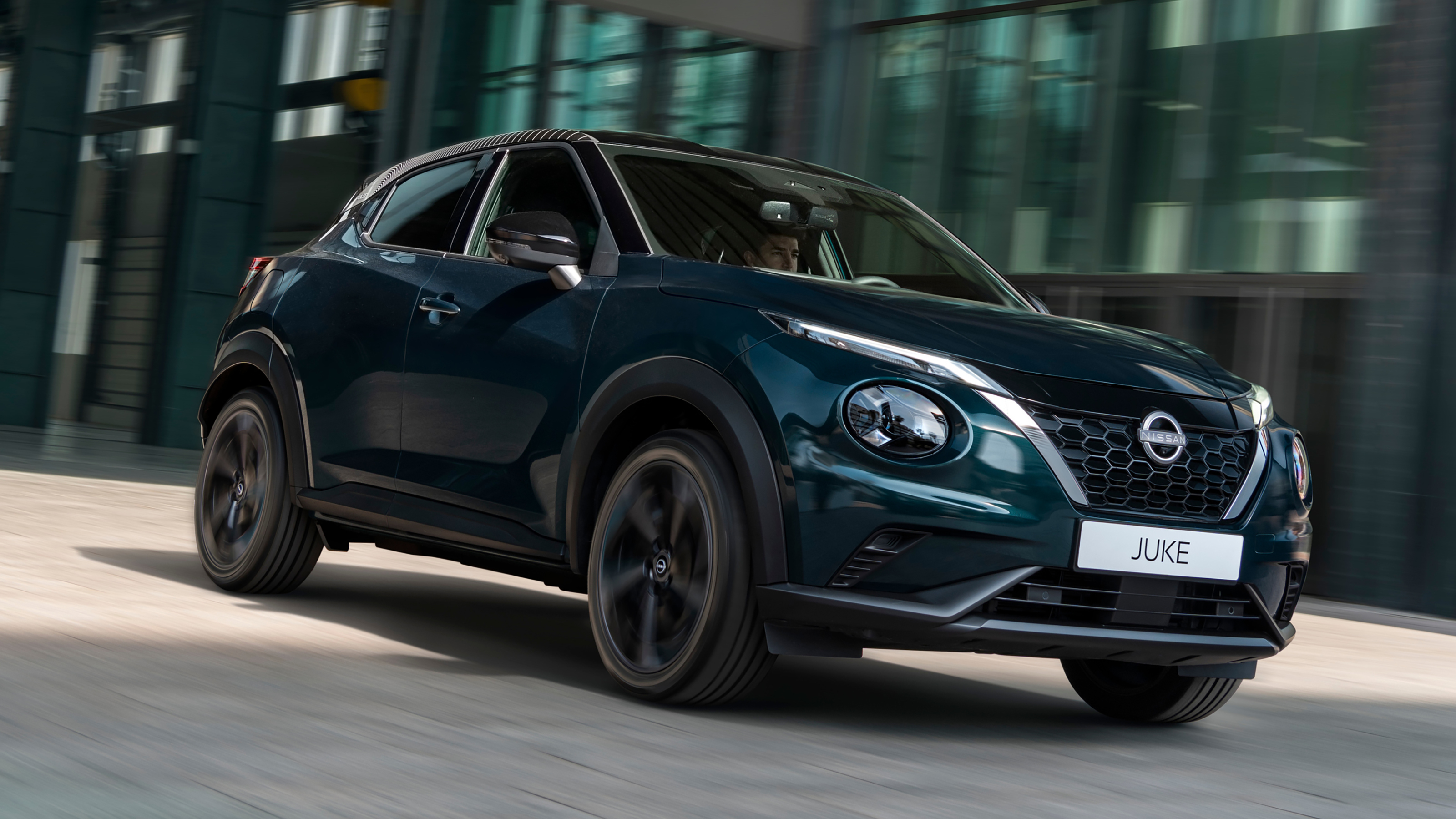 Nissan Juke Pulse Edition - front tracking