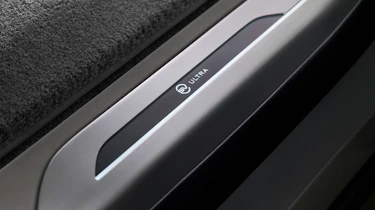 Range Rover SV Ultra - sill