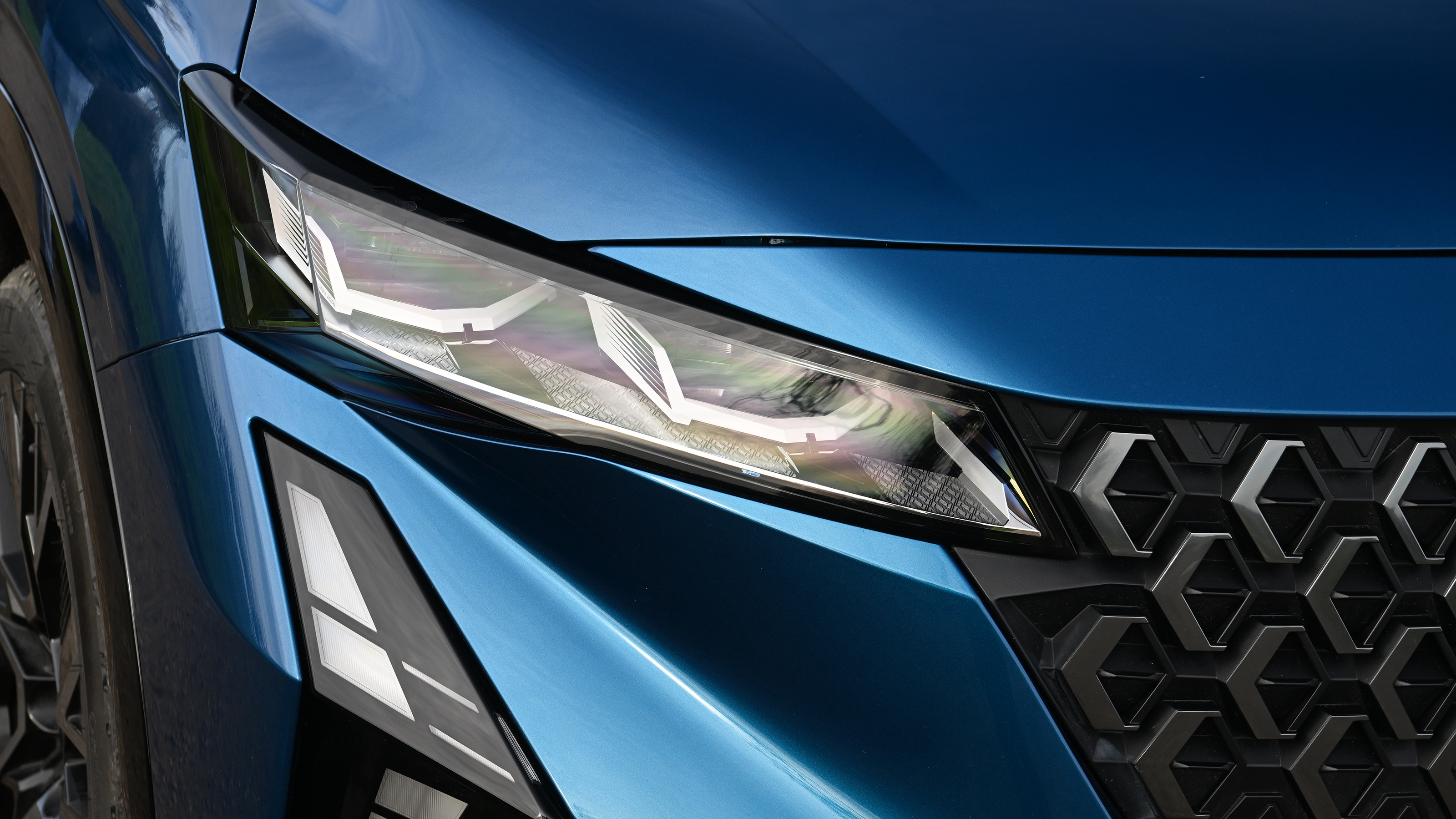 Renault Austral 2026 - front headlight 