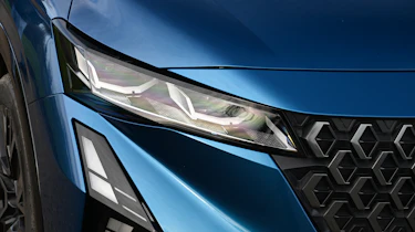 Renault Austral 2026 - front headlight