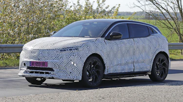 Renault Megane E-Tech Facelift - front 3/4