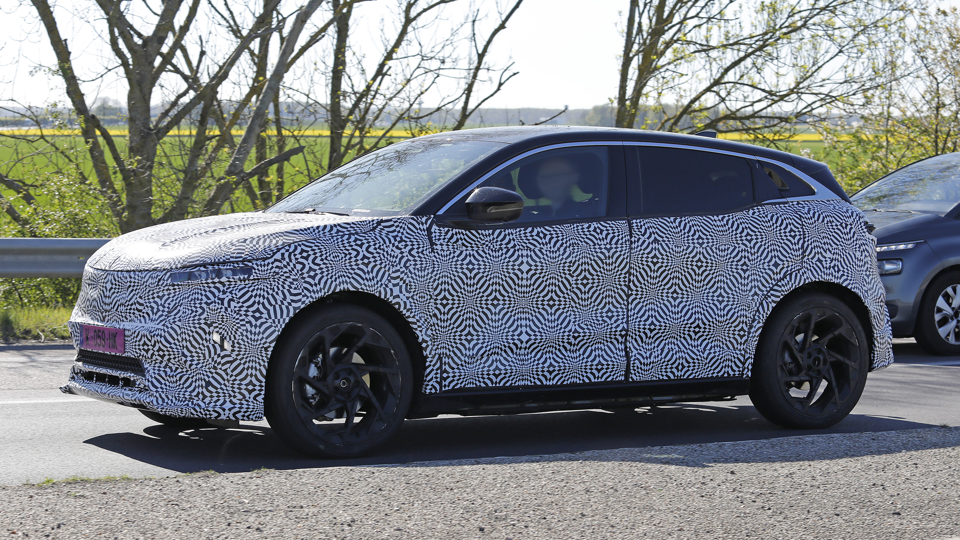 Renault Megane E-Tech Facelift - front angled