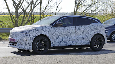 Renault Megane E-Tech Facelift - front angled