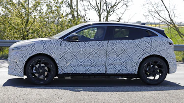 Renault Megane E-Tech Facelift - side profile