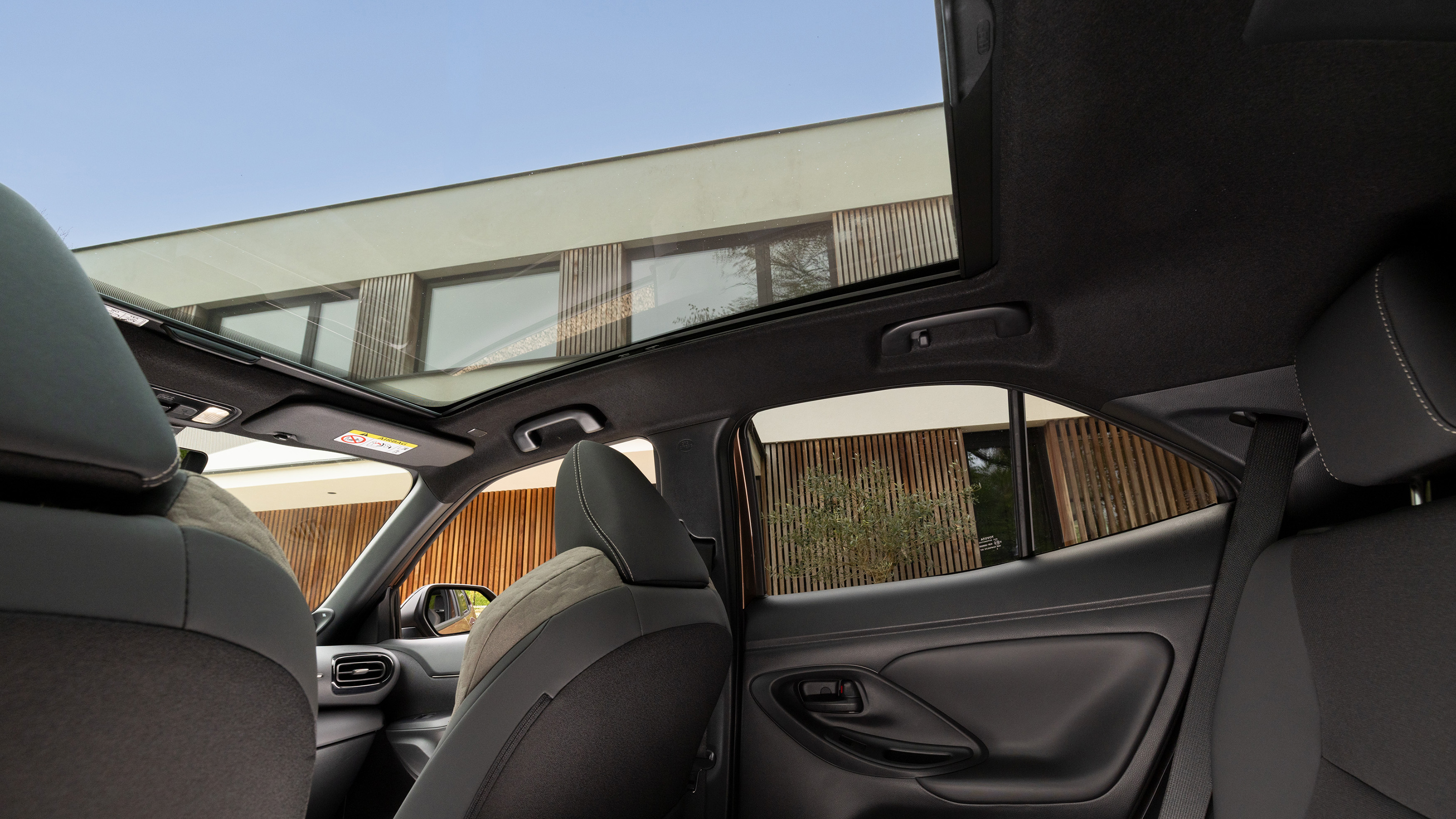 Toyota Yaris Cross facelift - panoramic sunroof