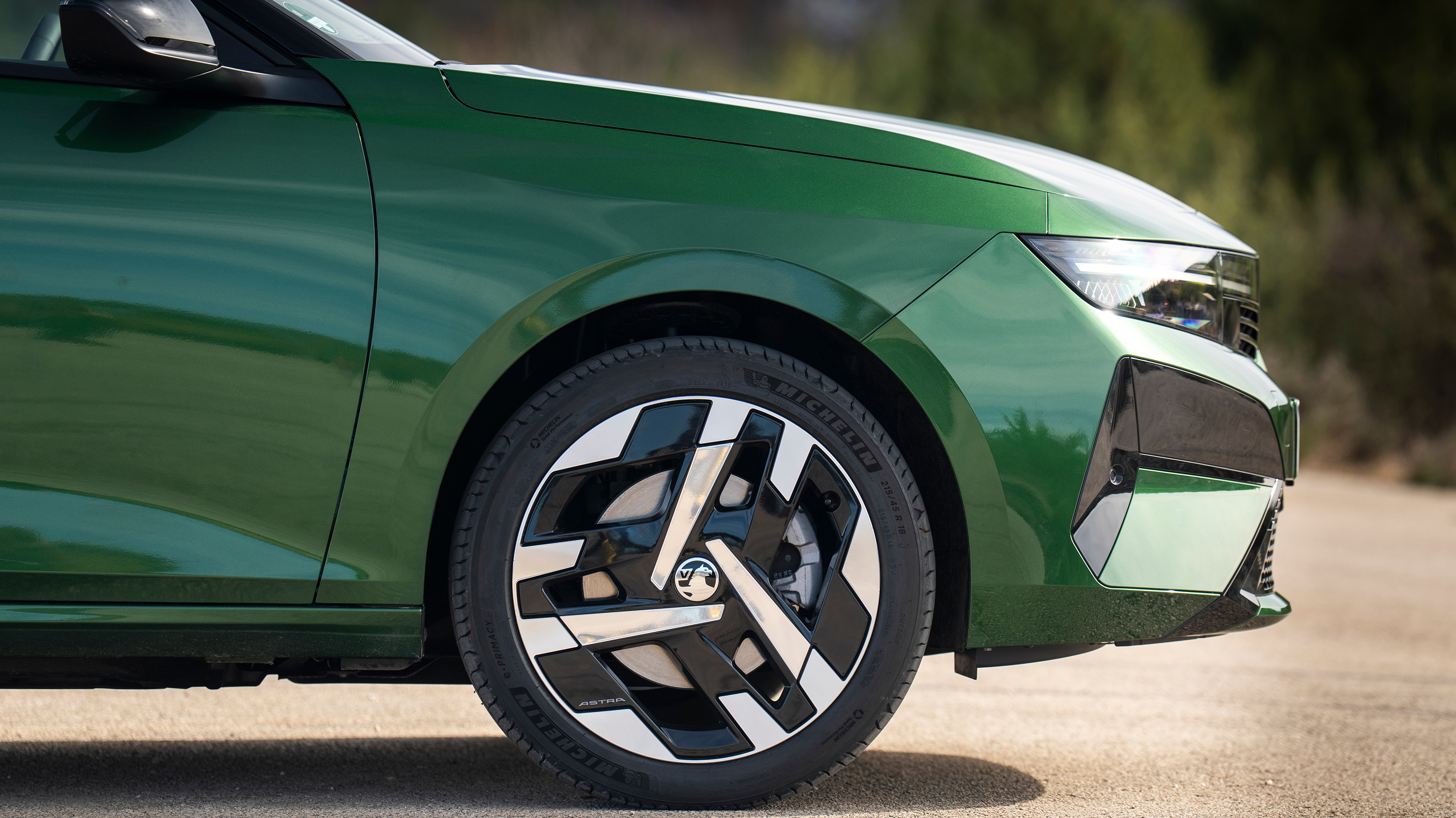 Vauxhall Astra Sports Tourer Electric - wheel